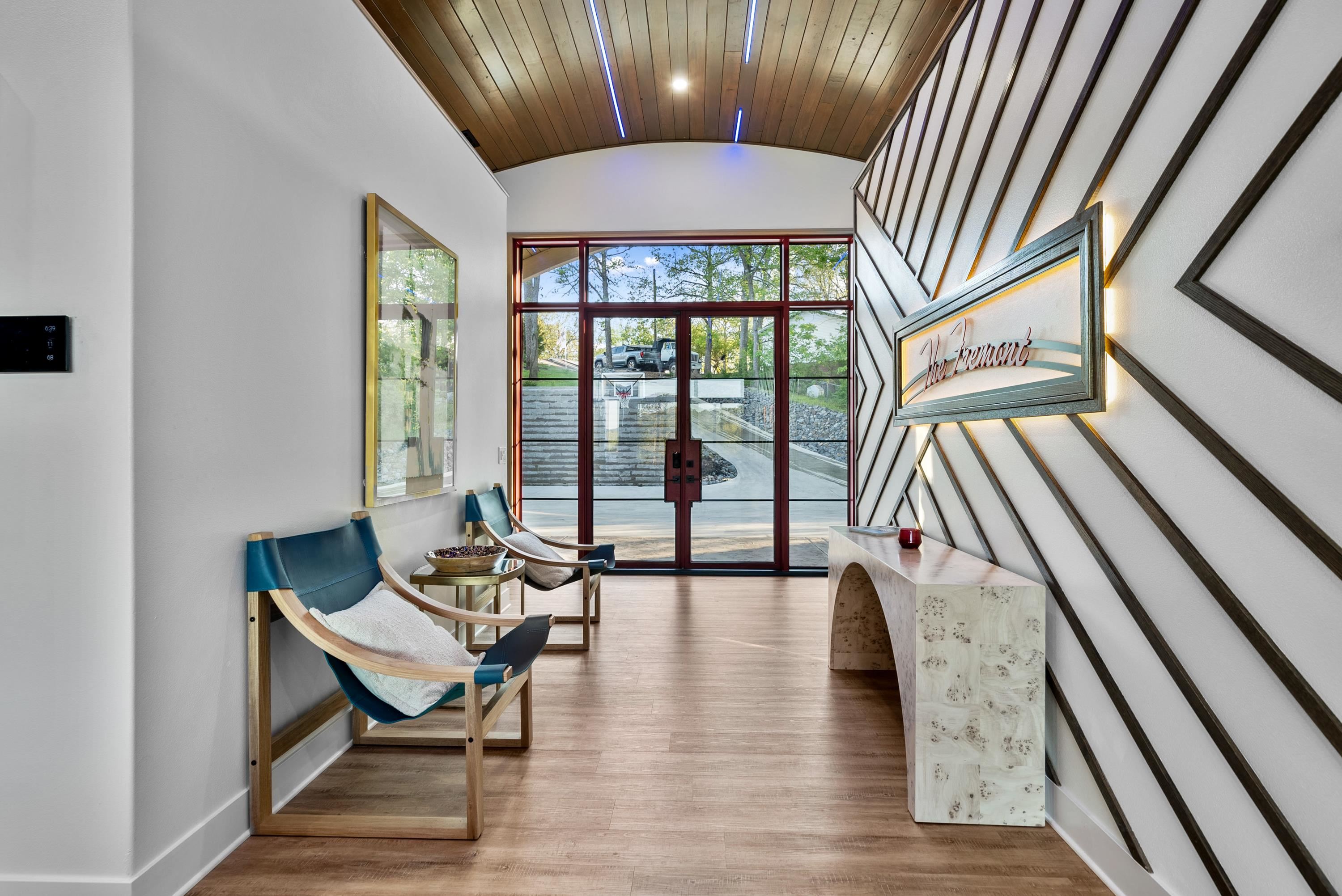 LAKE VIEW - Residential
