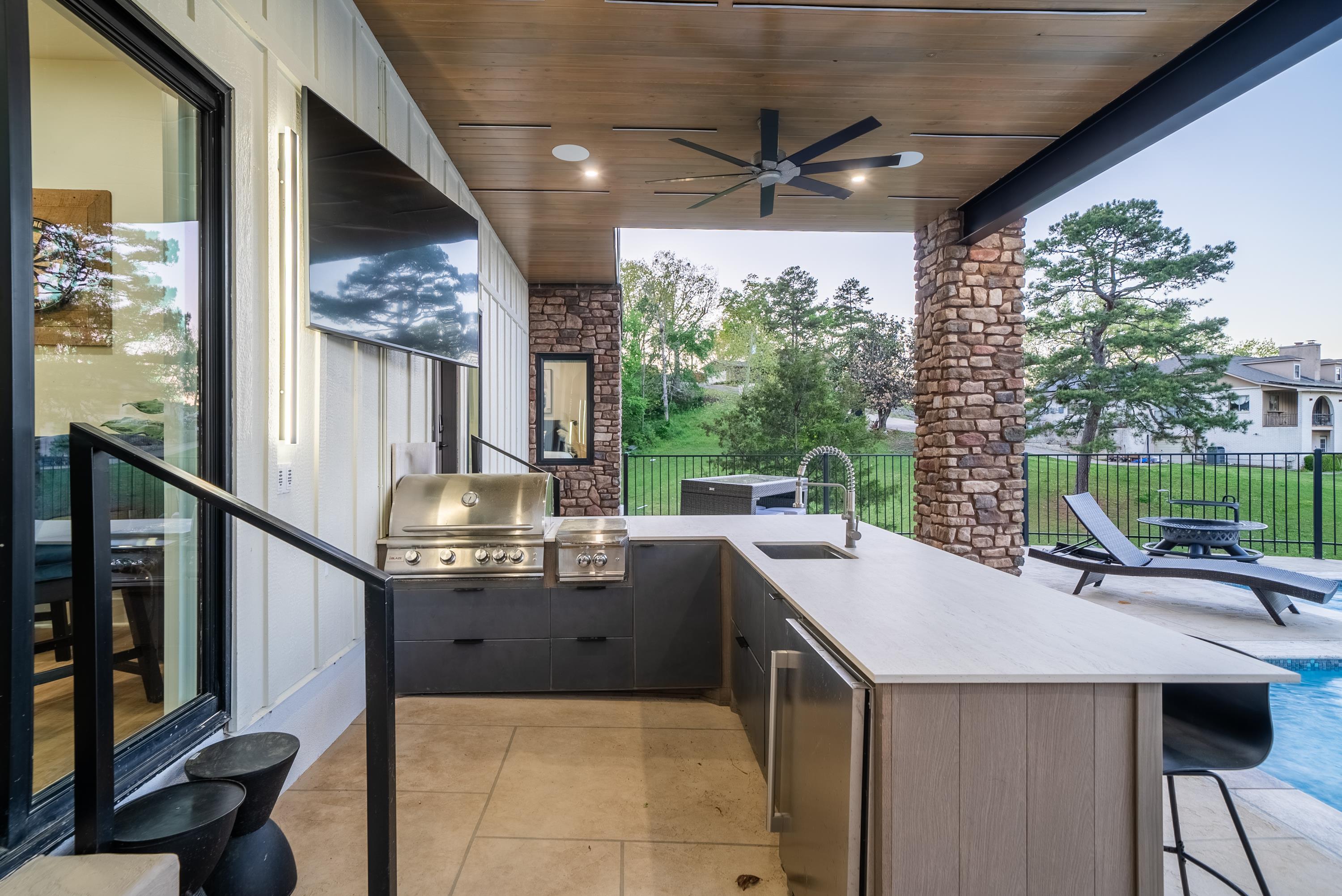 LAKE VIEW - Residential
