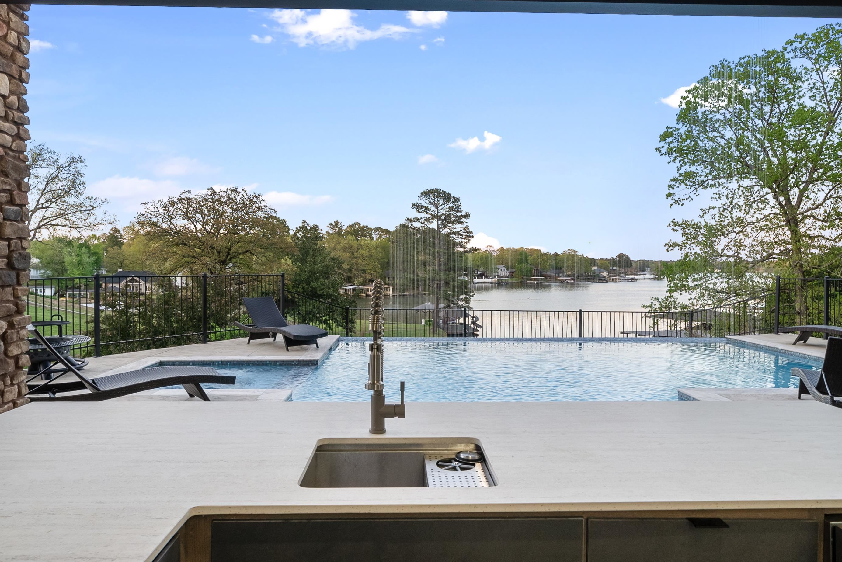 LAKE VIEW - Residential