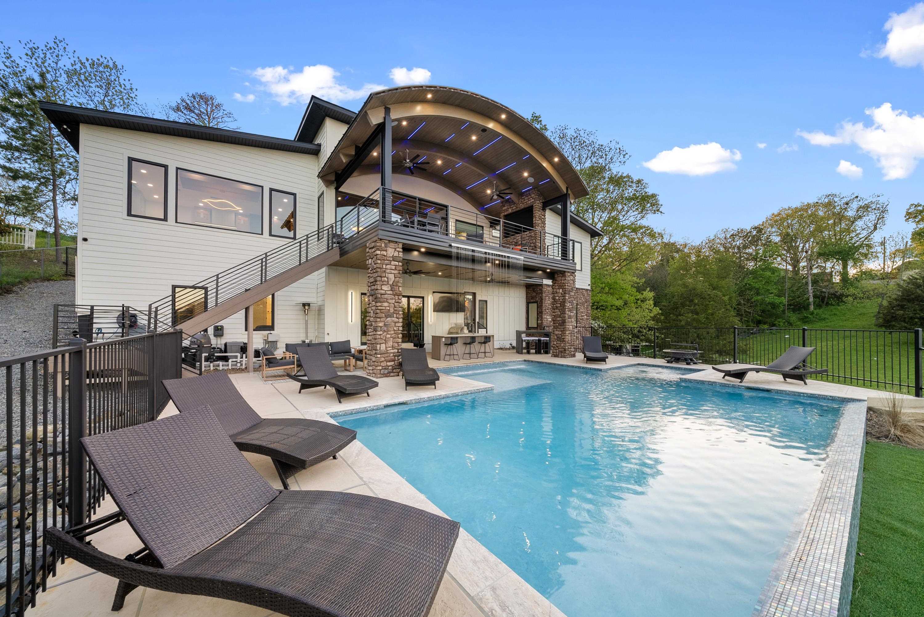 LAKE VIEW - Residential