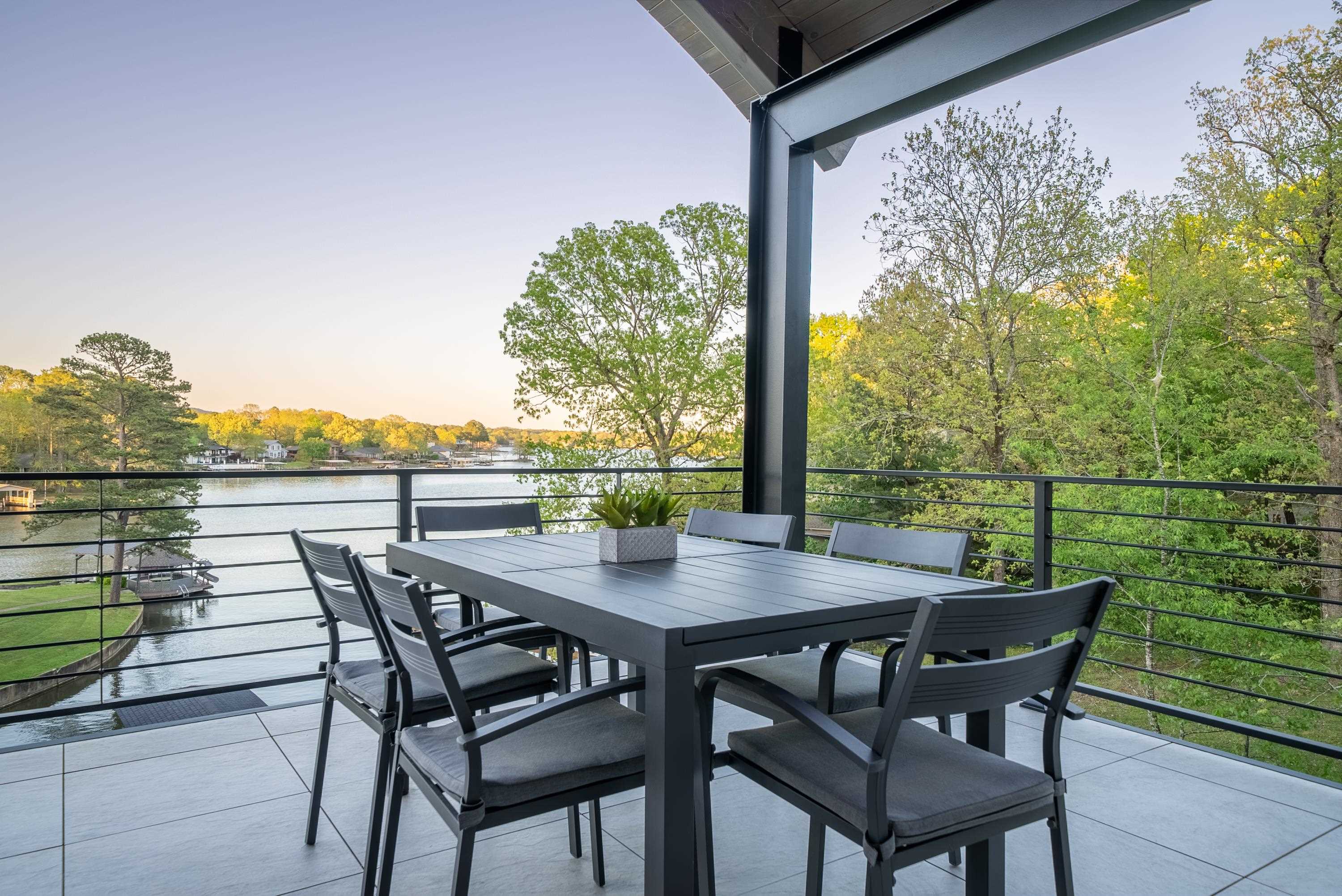LAKE VIEW - Residential