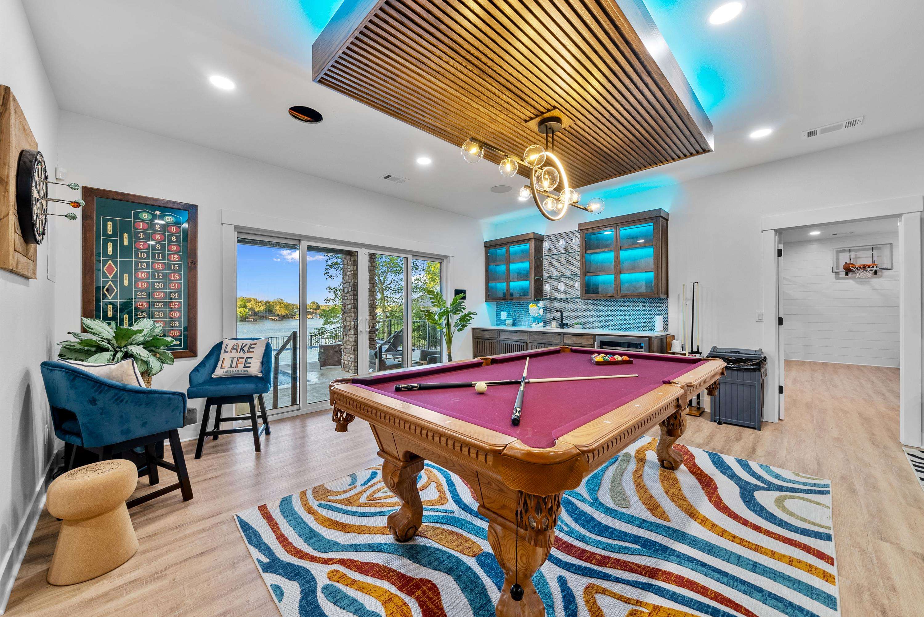 LAKE VIEW - Residential