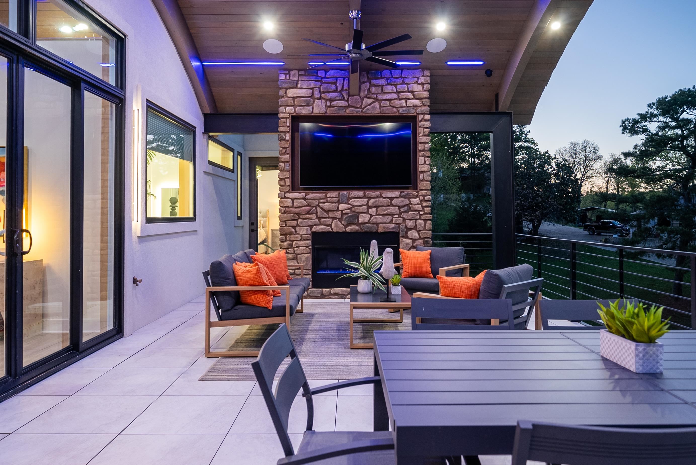 LAKE VIEW - Residential