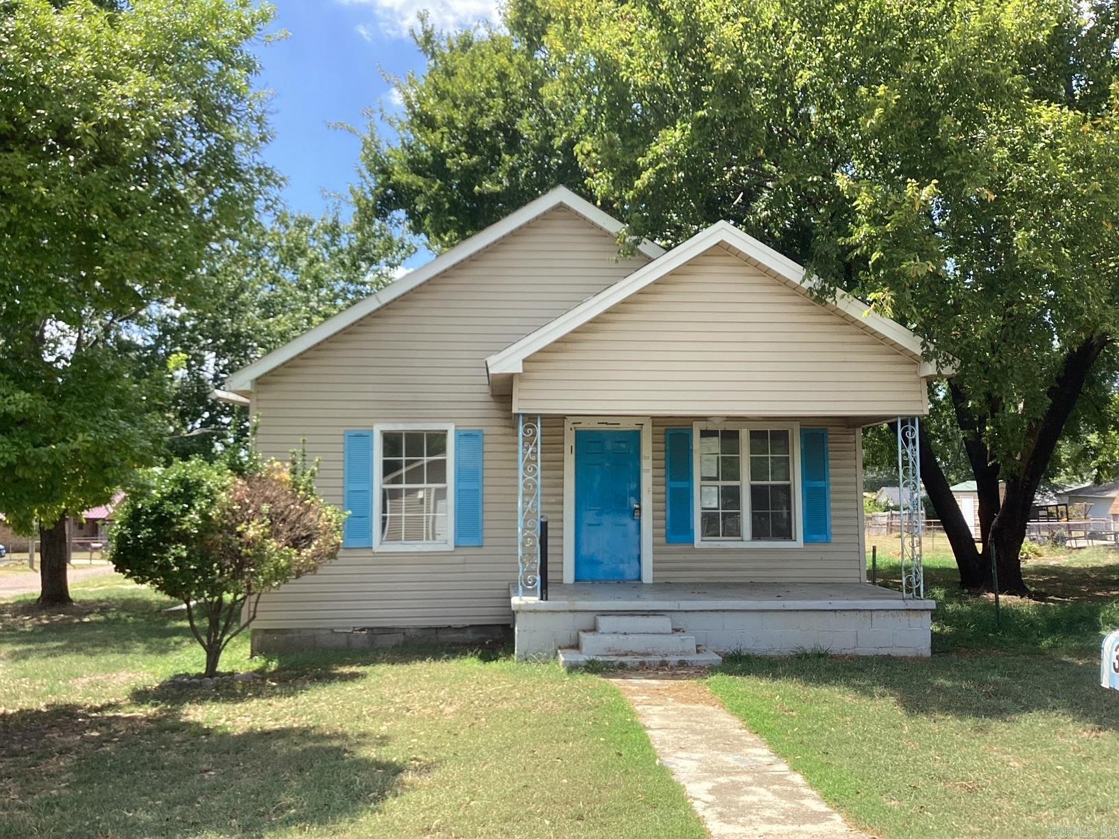 Investor Special ā Prime Value Near Downtown Texarkana! Unlock the potential in this 3-bedroom, 1-bath, 1,327 sq. ft. home built in 1955, perfectly positioned in one of Texarkanaās established neighborhoods. Priced at just $69,900, this property sits well below the city medianāoffering an incredible opportunity for investors, flippers, or DIY buyers ready to add value. Why Youāll Love It: ⢠Convenient Location ā Minutes to Downtown, I-30 & I-49, plus major employers like Red River Army Depot and UAHT. ⢠Endless Potential ā Structurally sound and ready for your updates, with strong equity growth in an area where renovated homes move fast. ⢠Rental Income Opportunity ā Ideal for building a cash-flowing investment portfolio. Sold As-Is ā Seller will make no repairs. Bring your tools, creativity, and vision to transform this property into your next success story. Schedule your showing today before this value deal is gone!