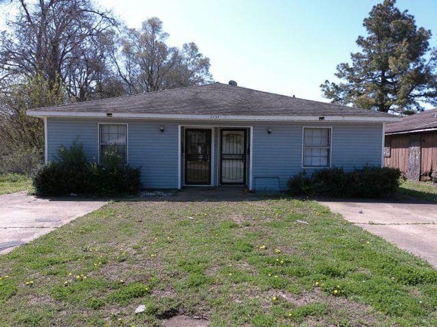 New to the rental market, is one you won't want to miss! This 2 bedroom, 1 bath duplex is located conveniently to the heart of Blytheville. This property features a large living room, an eat in kitchen, and 2 bedrooms. This home is already furnished including appliances. The only thing missing is you, so call today to make this rental your new home! HUD accepted!