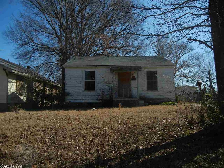 All offers must be presented with buyer’s acknowledgement that sellers are AR Real Estate Brokers and No mineral, gas, or oil rights are to be conveyed. No offers accepted without earnest money!!  Title insurance and survey are at buyer's expense.  Property sold “As Is”, No disclosure available.