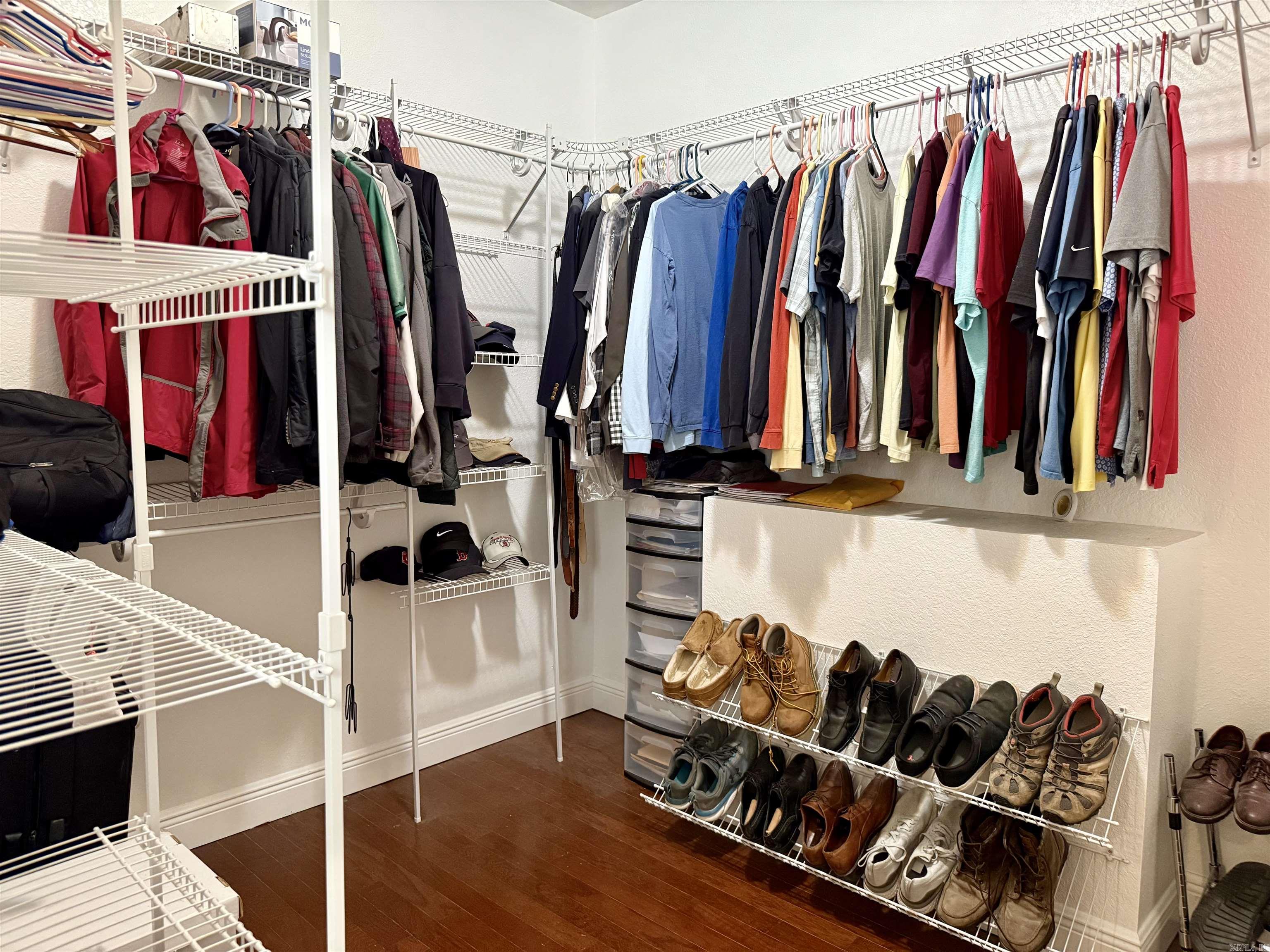 WOODLAND HILLS - Residential