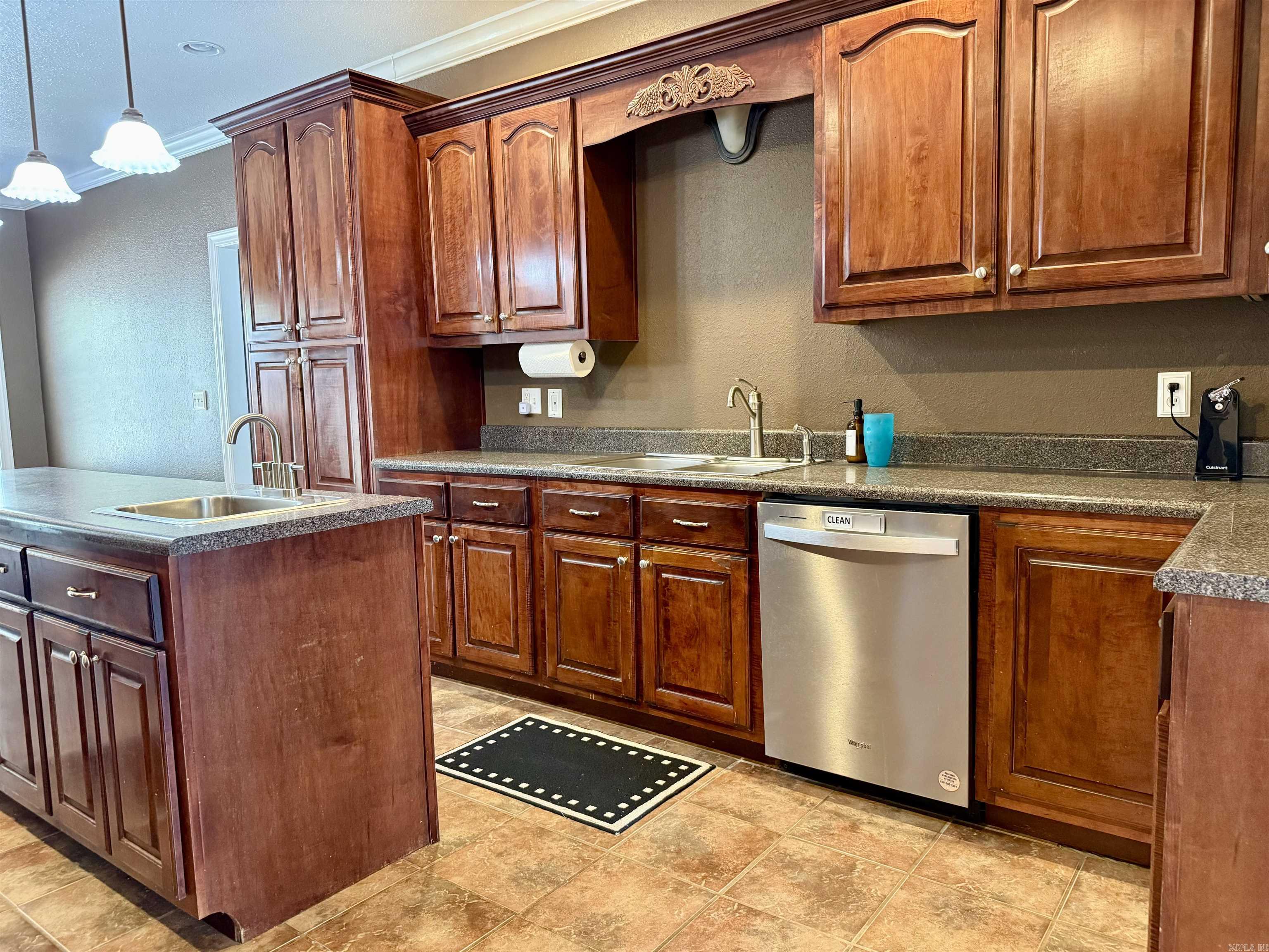 WOODLAND HILLS - Residential