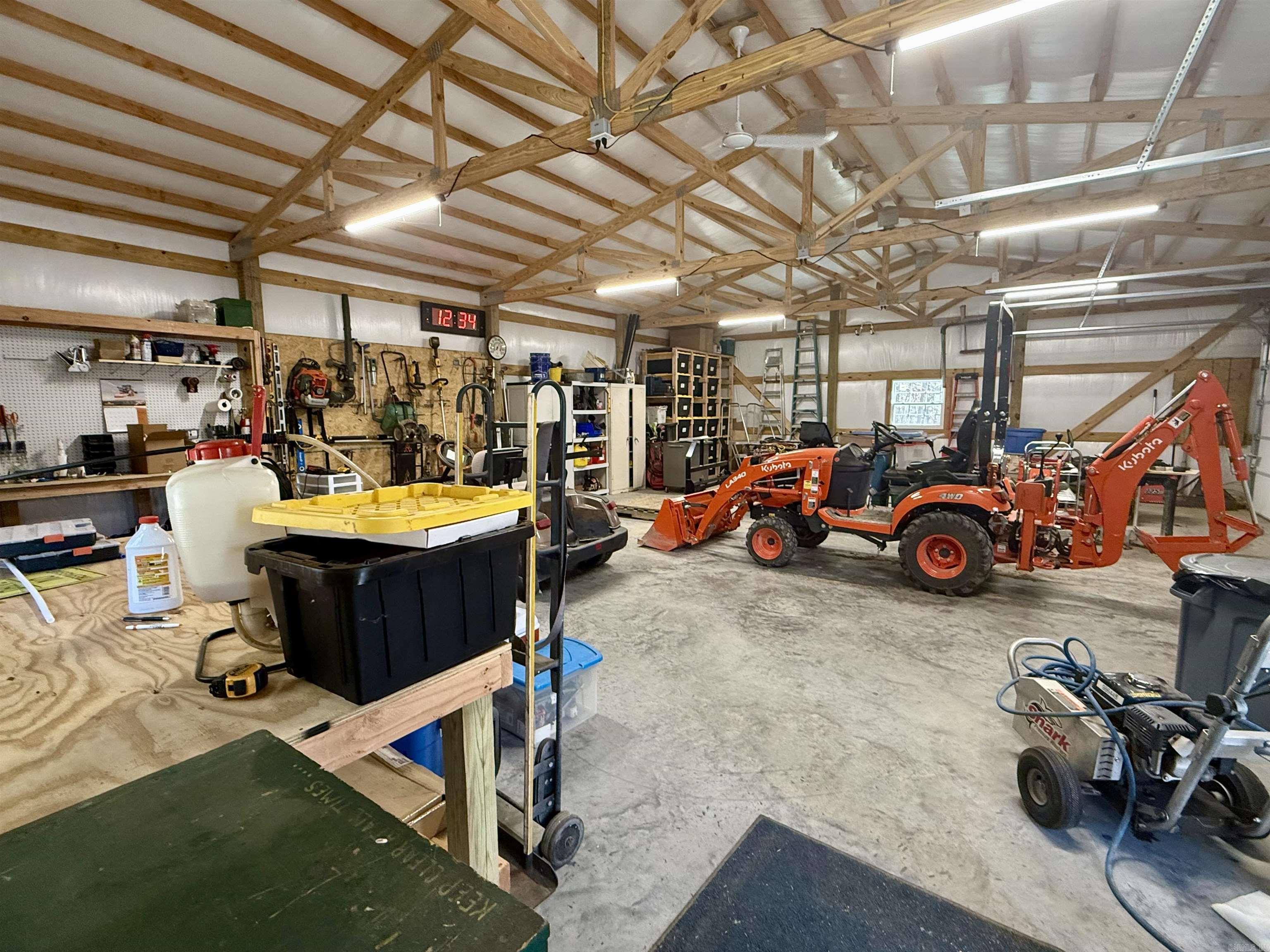 WOODLAND HILLS - Residential