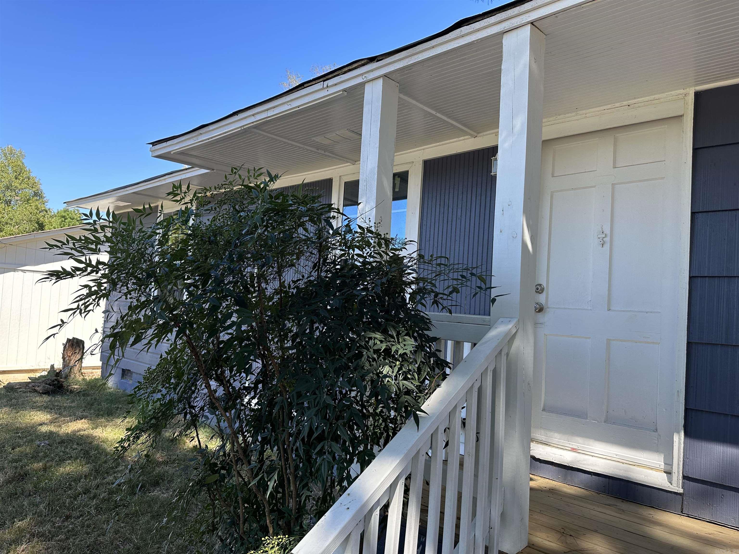 This recently renovated 2-bedroom, 1-bath house in Benton offers modern amenities and a prime location. The home features granite countertops and brand-new appliances, providing a sleek and functional kitchen space. Situated conveniently to all that Benton has to offer, it's in a highly accessible location. Additionally, the property boasts a spacious backyard, ideal for entertaining or unwinding after a busy day. This charming home is perfect for those seeking both comfort and convenience in a lovely residential setting.
