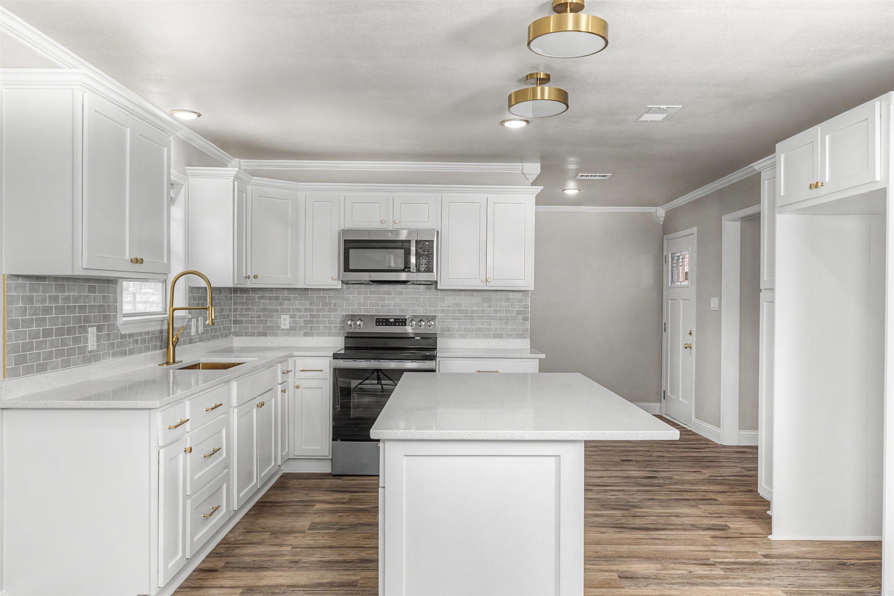 WOODLAND ACRES - Residential