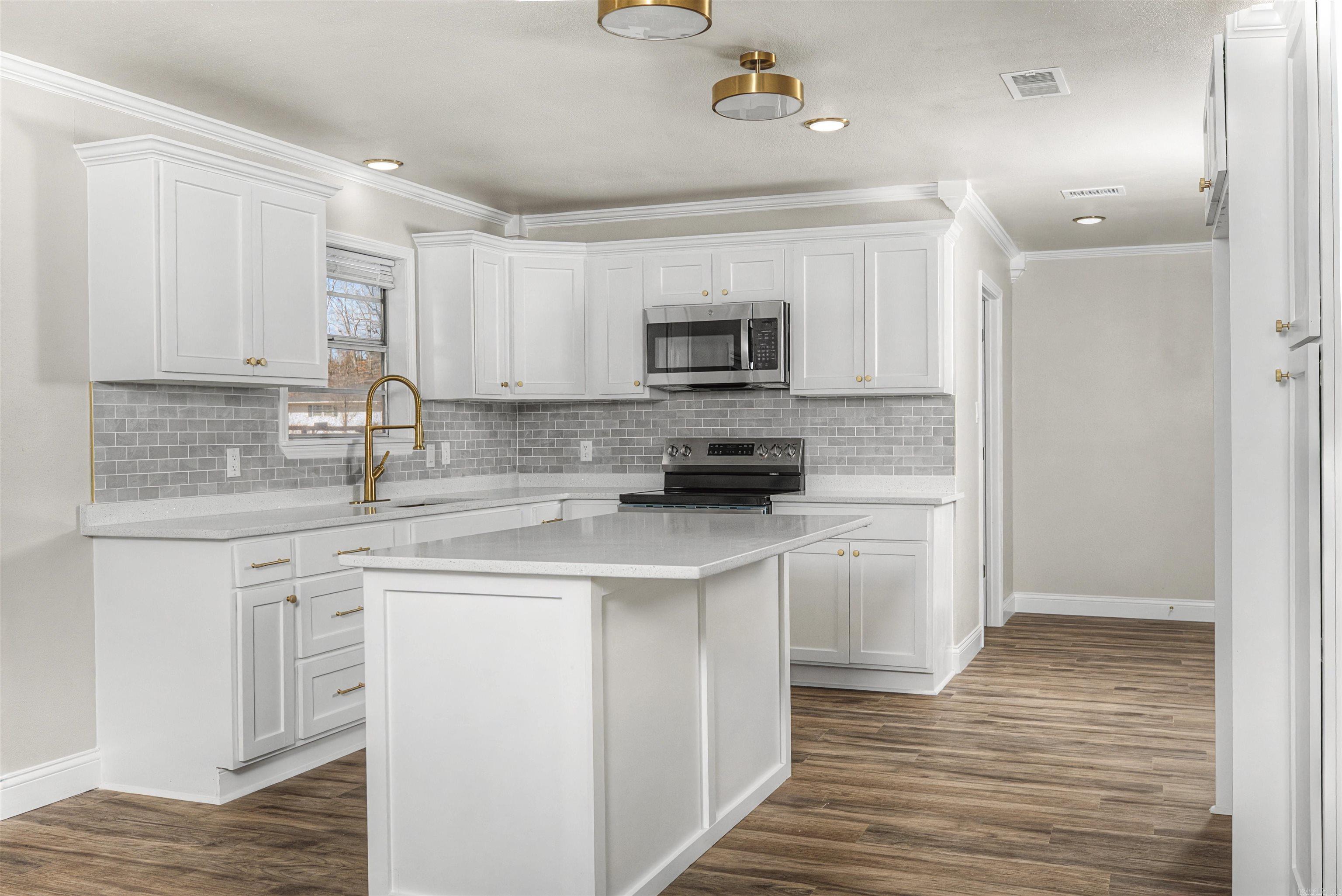 WOODLAND ACRES - Residential