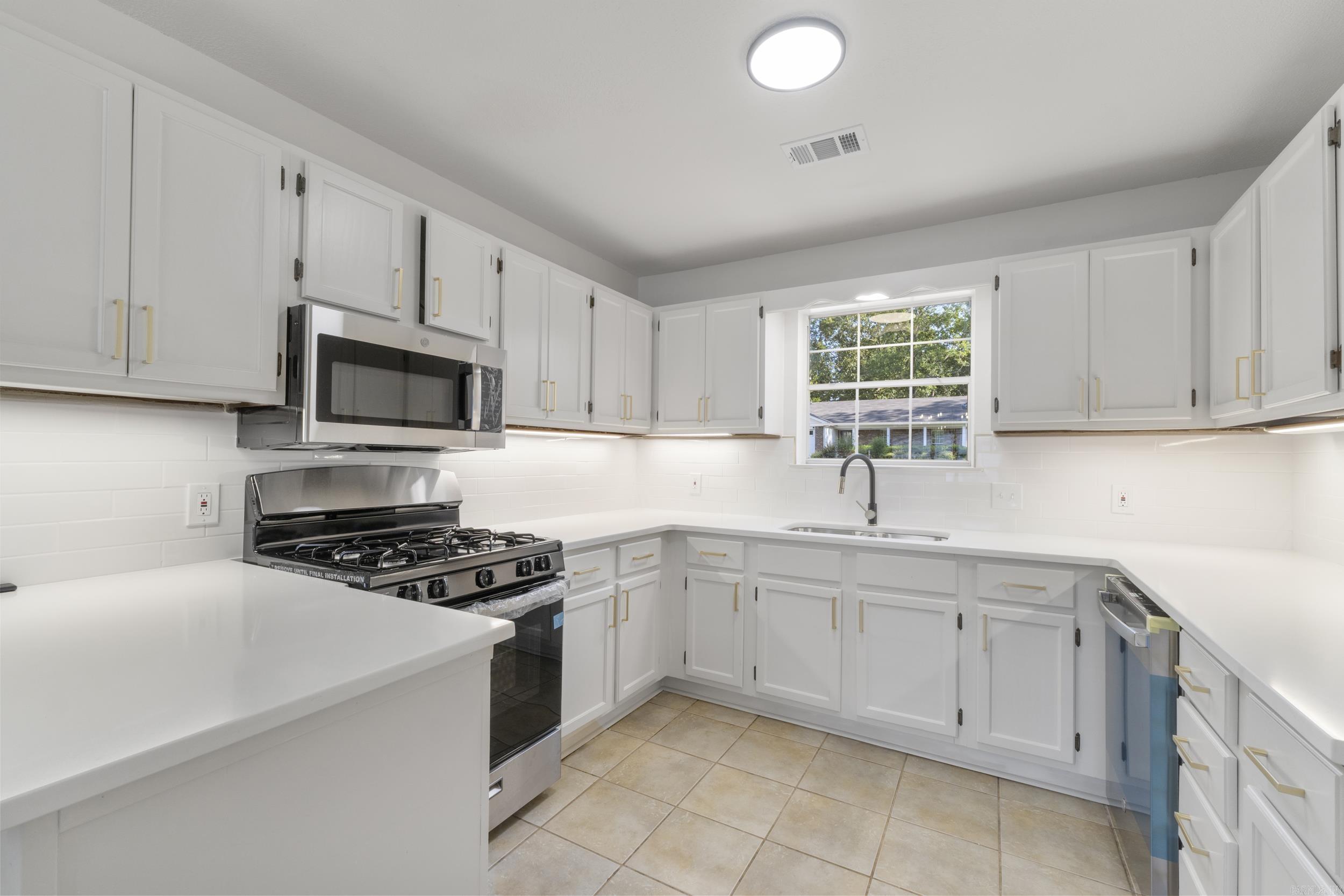 CRYSTAL VALLEY MANOR - Residential