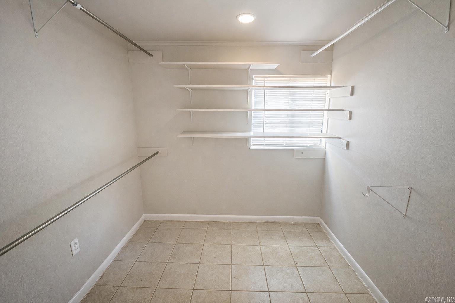 ARROW HEAD MANOR - Residential