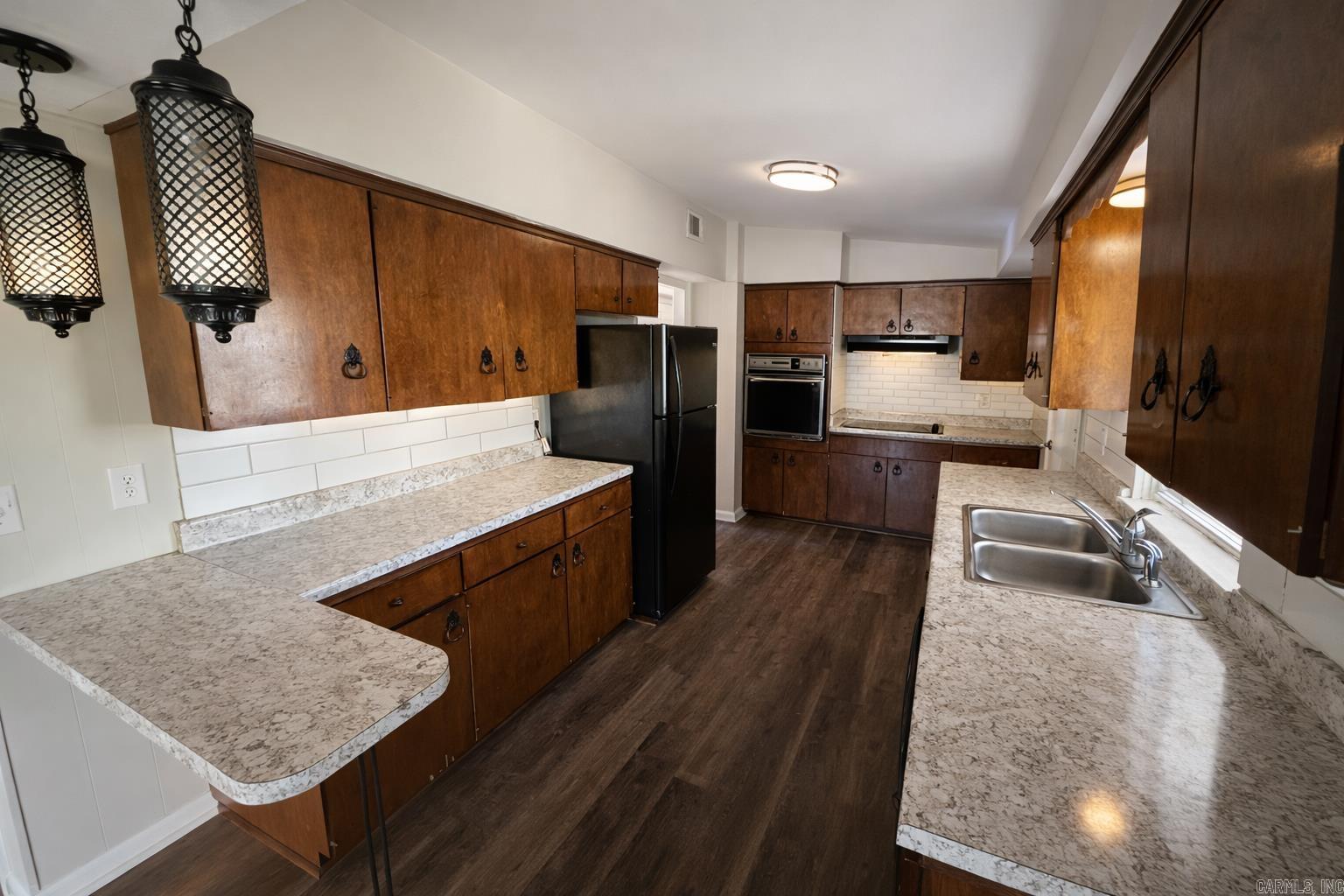 ARROW HEAD MANOR - Residential