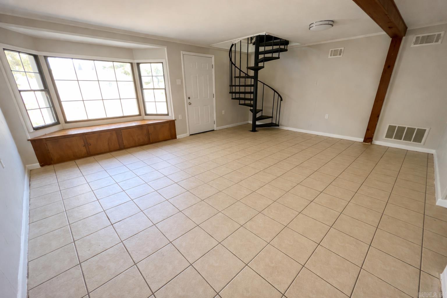 ARROW HEAD MANOR - Residential