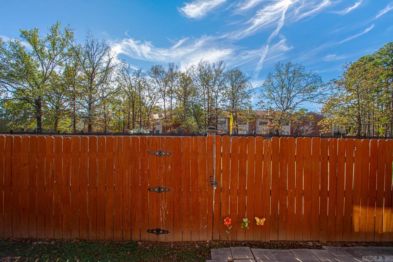 OAKCREST MANOR TWNHMS - Residential