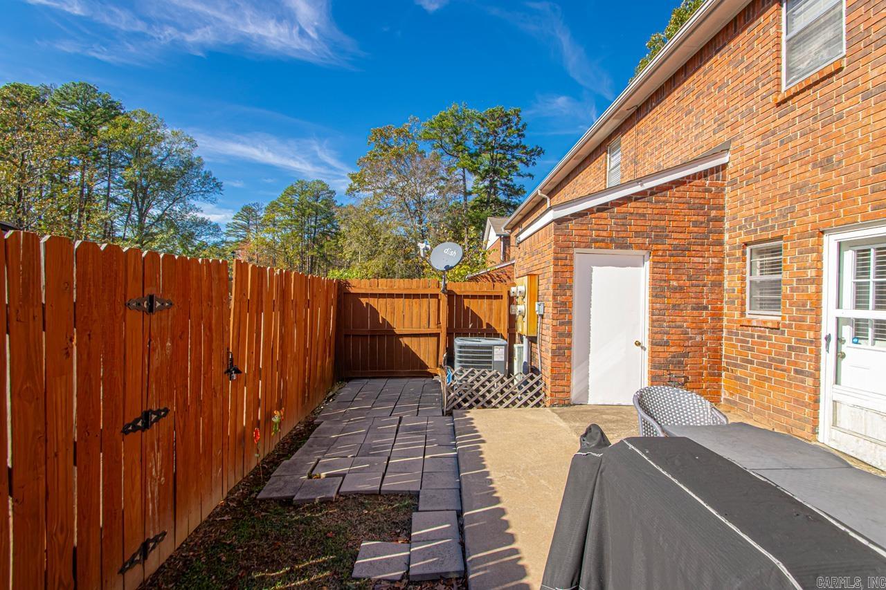 OAKCREST MANOR TWNHMS - Residential