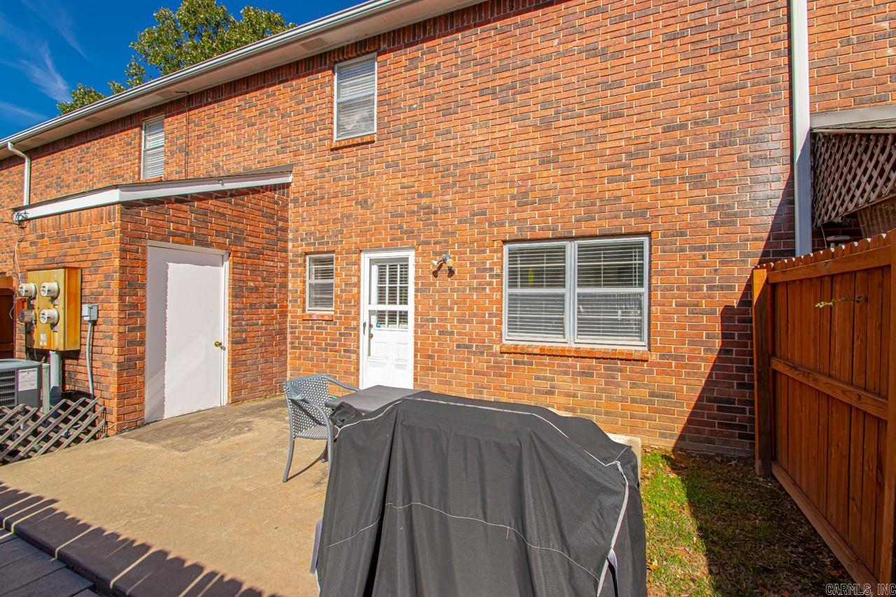 OAKCREST MANOR TWNHMS - Residential