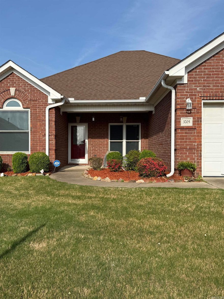 Sold before Listed.  3 Br/2Ba home in desired Oaks@Heritage Farm.  Front yard maintenance is included with SIT of $626/yr.  Extended kitchen countertop space.  New back fence. Whole home generator.  ADT security system.