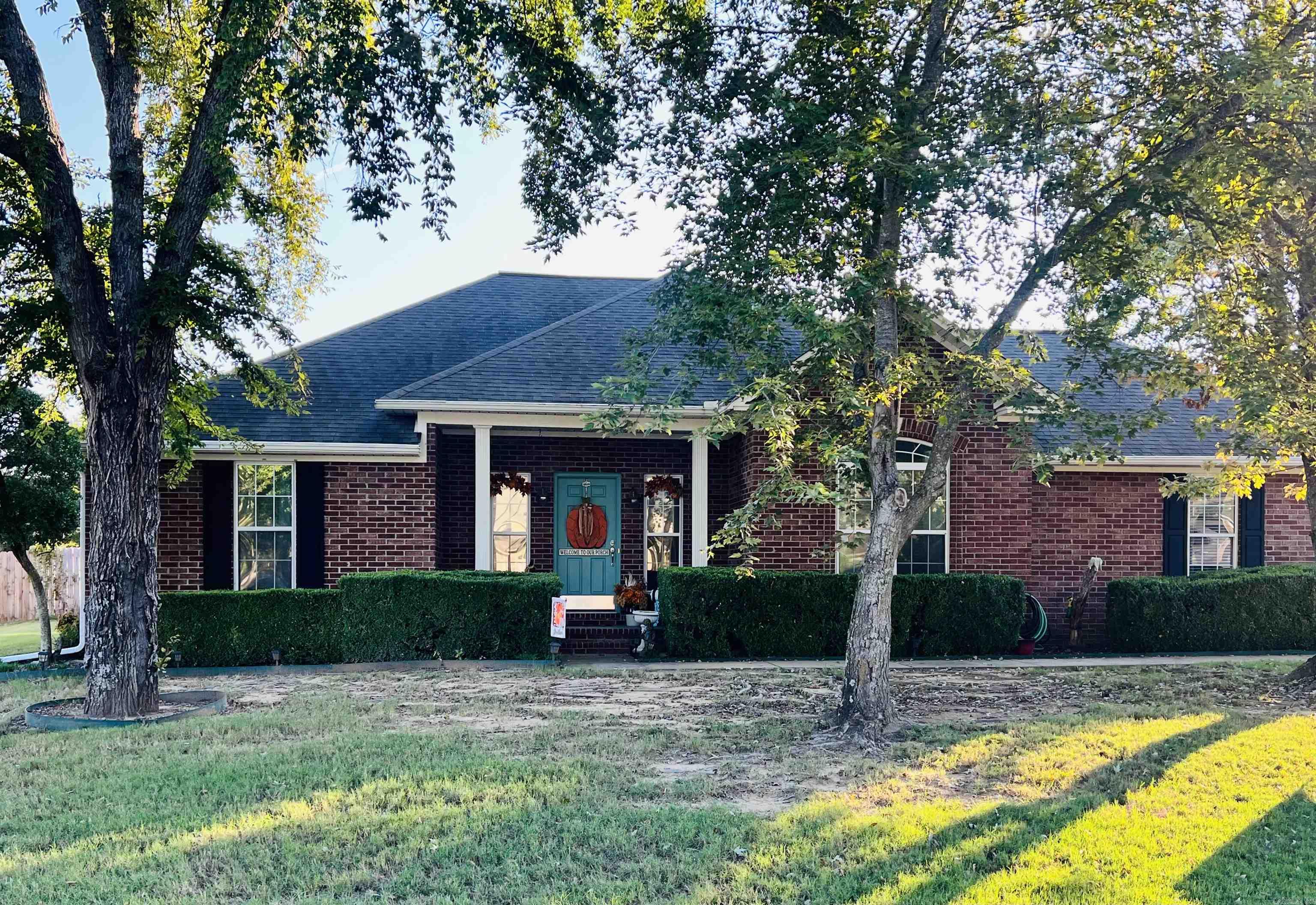 Welcome to 424 Craig in Valley Elms! This charming 3 bedroom, 2 bath home sits on a spacious lot with a circle drive, covered patio, and an extra garage/shop. Inside you'll love the classic kitchen with a farmhouse sink, double ovens, and granite countertops. Hardwood and luxury laminate floors are featured throughout. A perfect mix of character and comfort in a great neighborhood!