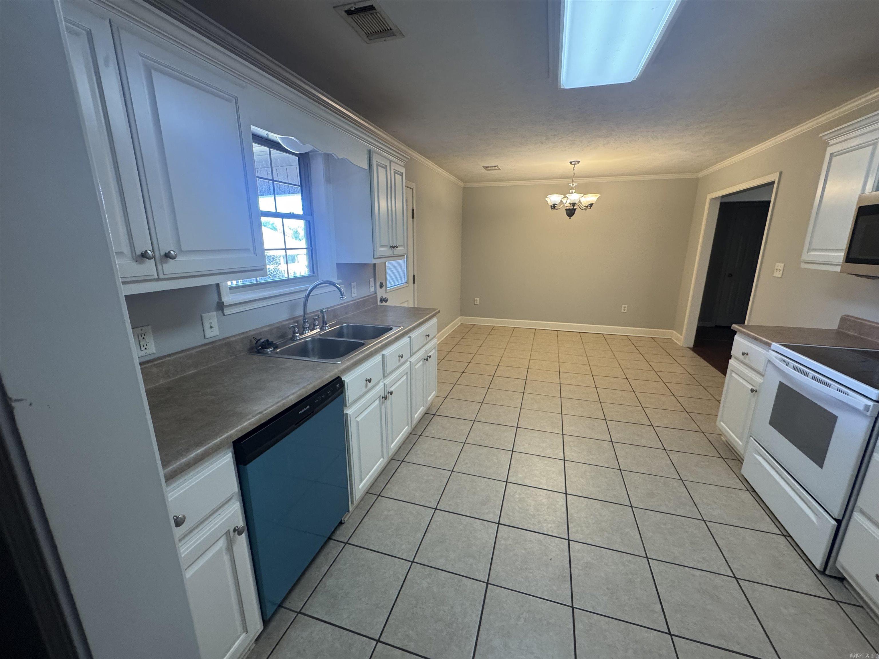 SKYLINE MEADOWS - Residential