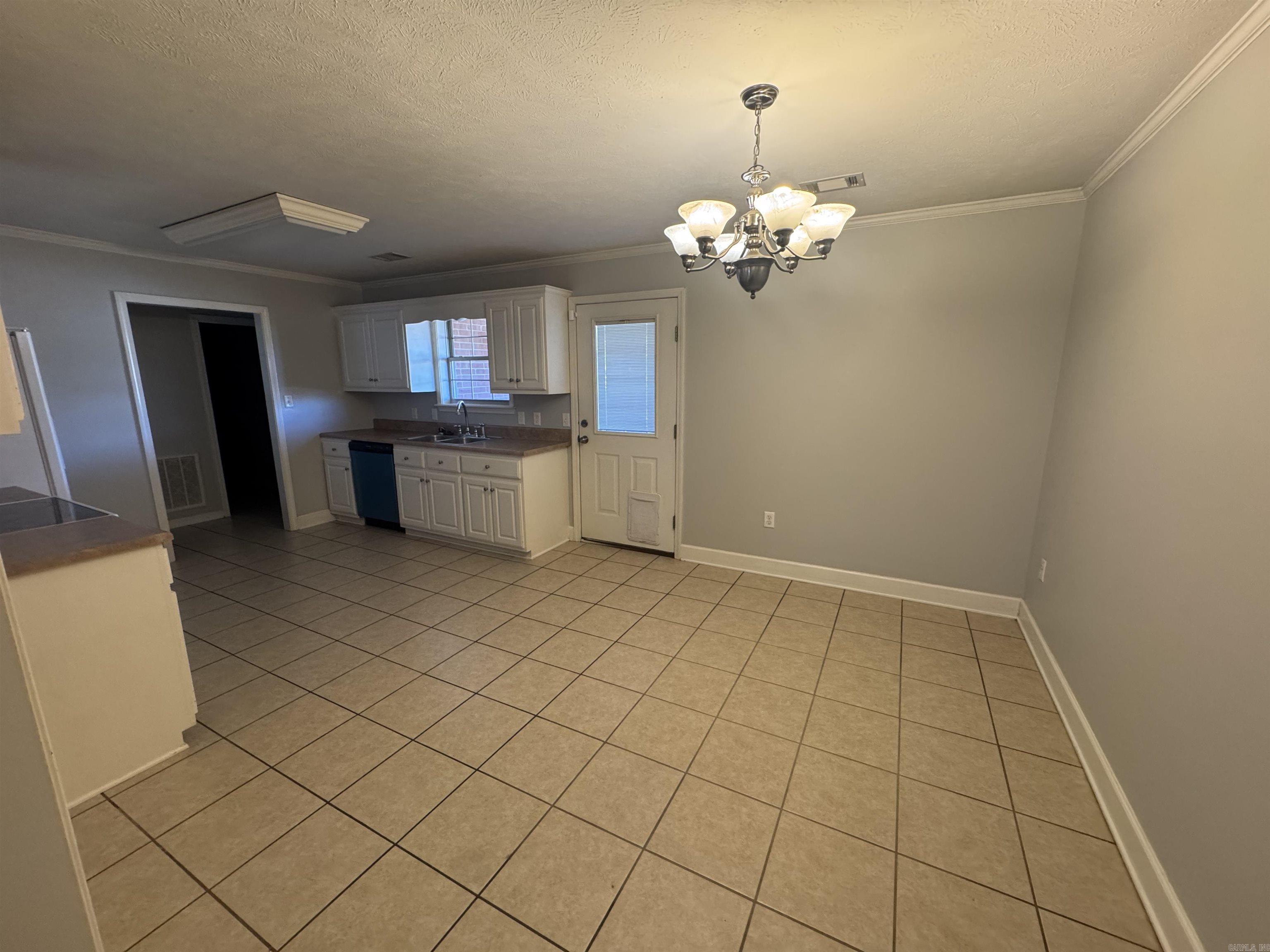 SKYLINE MEADOWS - Residential