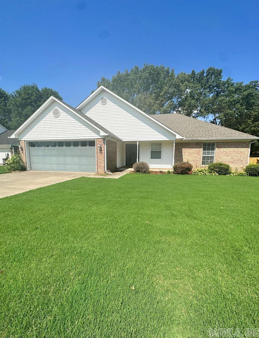 This Home is perfect for the first time home buyer or a landlord looking to have a nice rental! New roof in October 2020, Lofted ceilings, large master suite with walk in closet, fenced back yard, sod in the front yard! You have to check it out!