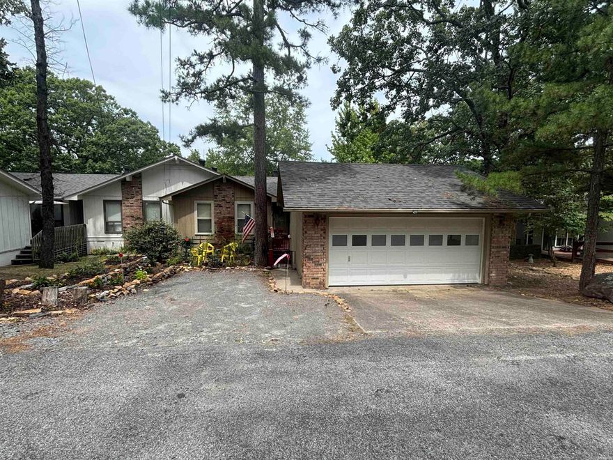 Beautiful home located in the heart of Fairfield Bay, close to every amenity this wonderful city has to offer.  Golf, tennis, pickle ball, Hart Center, restaurants, mini golf… all at your fingertips.  Not to mention what we consider the most beautiful lake in Arkansas.  Perfect start up home for any family & priced to sell!