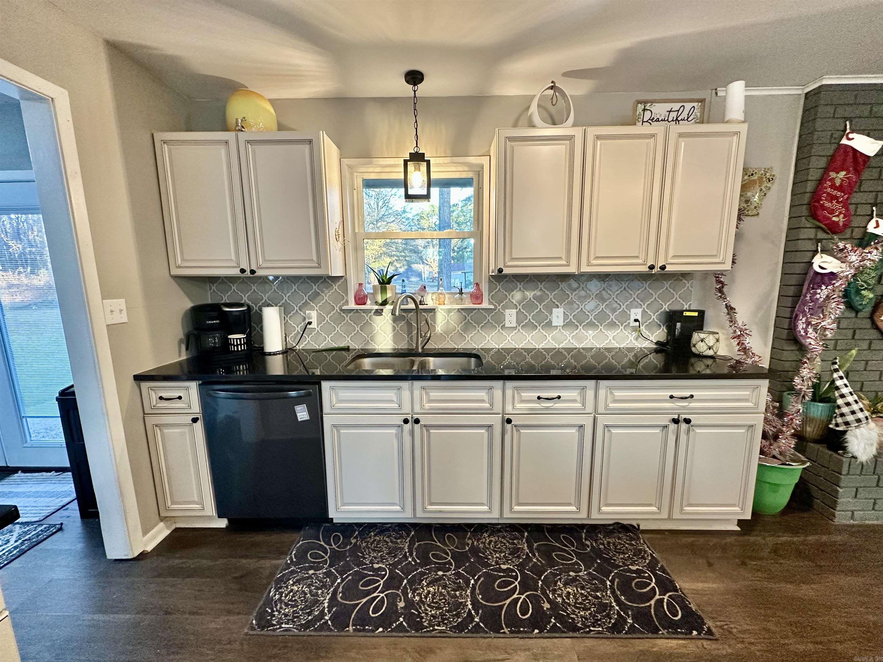 ROLLING HILLS - Residential