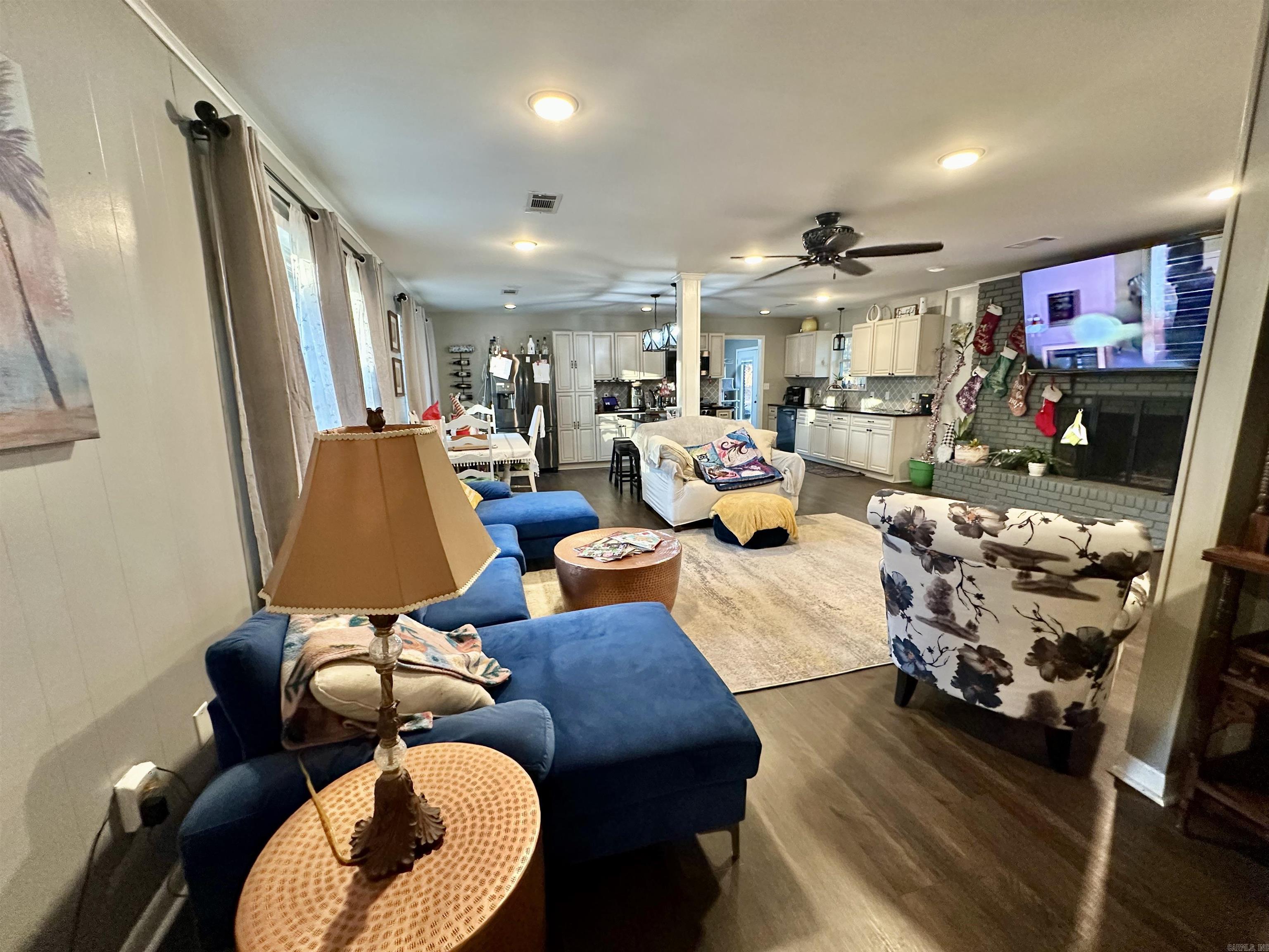 ROLLING HILLS - Residential