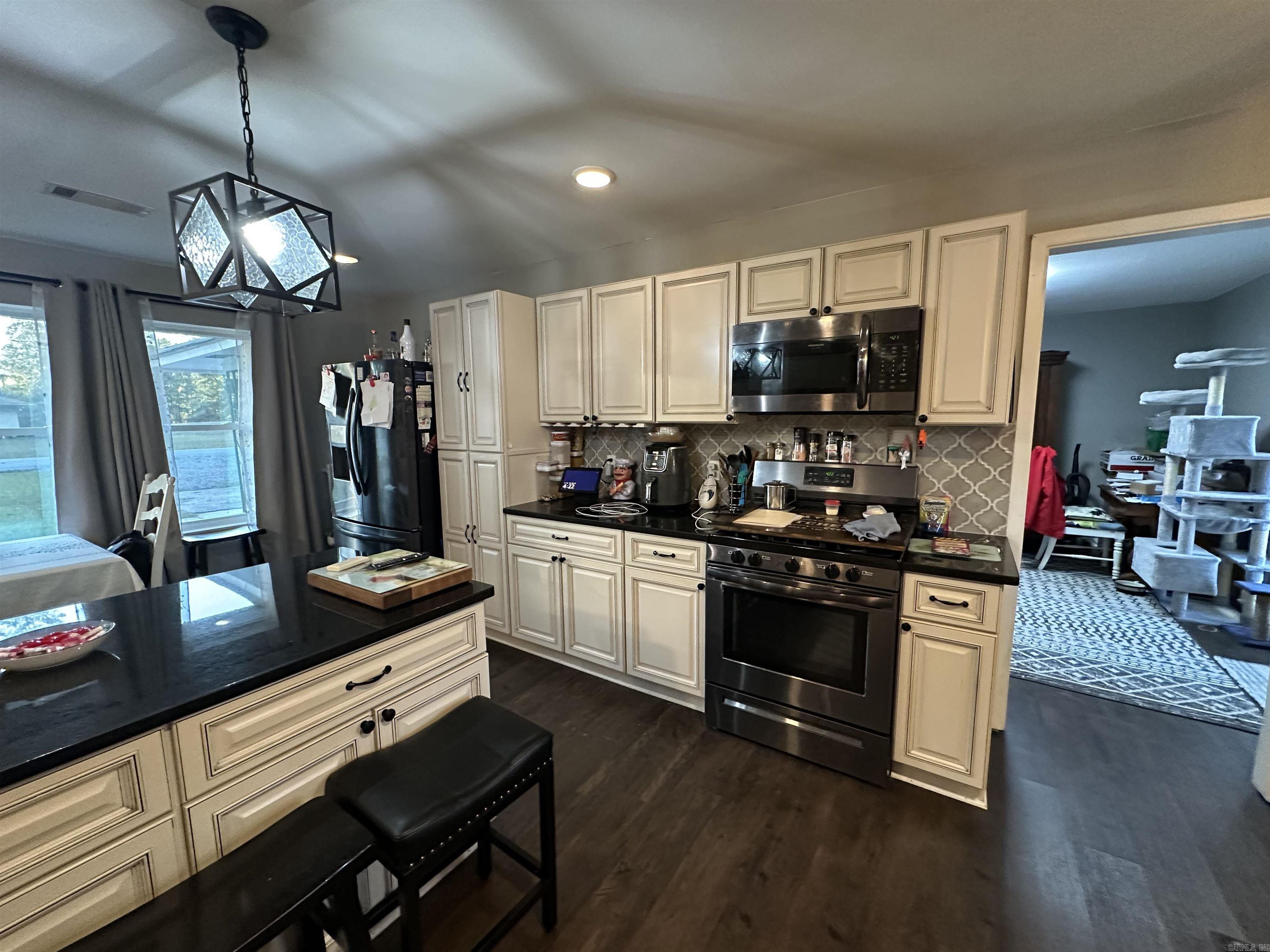 ROLLING HILLS - Residential