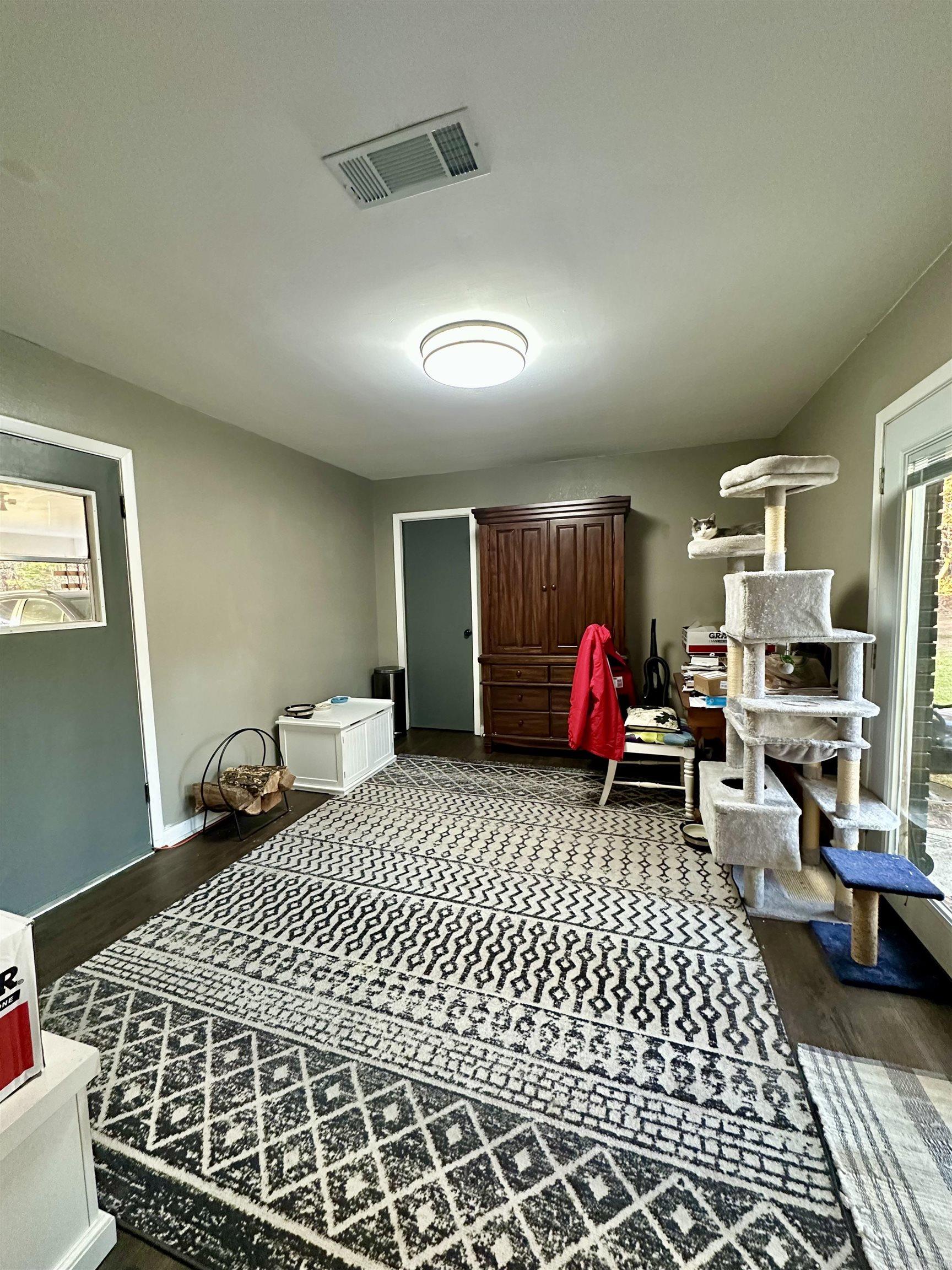 ROLLING HILLS - Residential