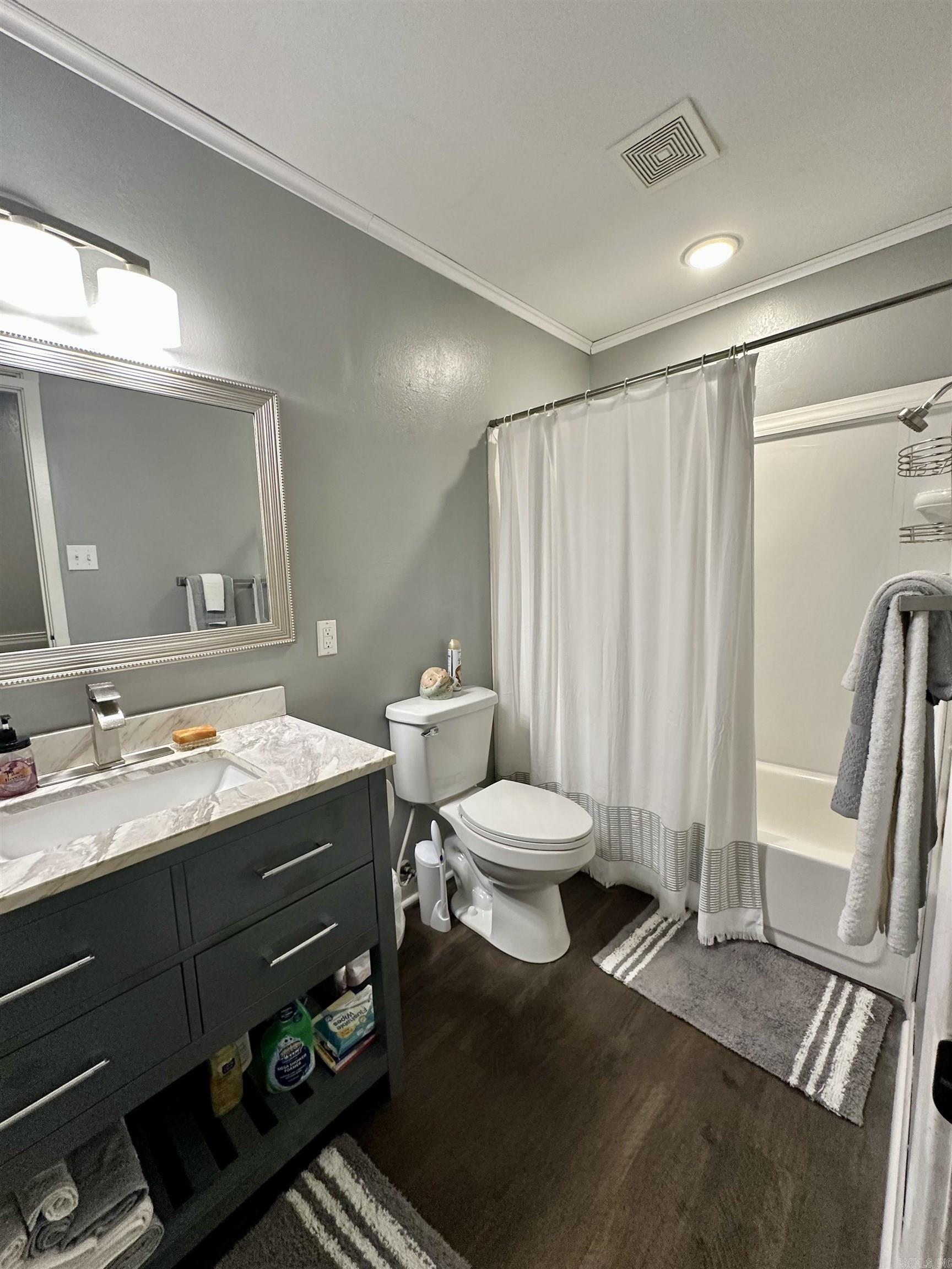 ROLLING HILLS - Residential