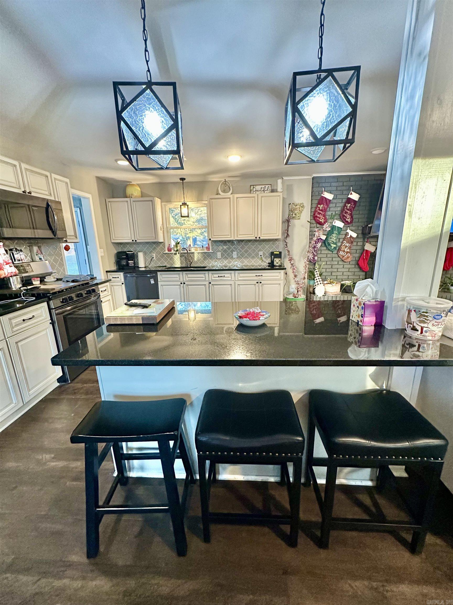 ROLLING HILLS - Residential