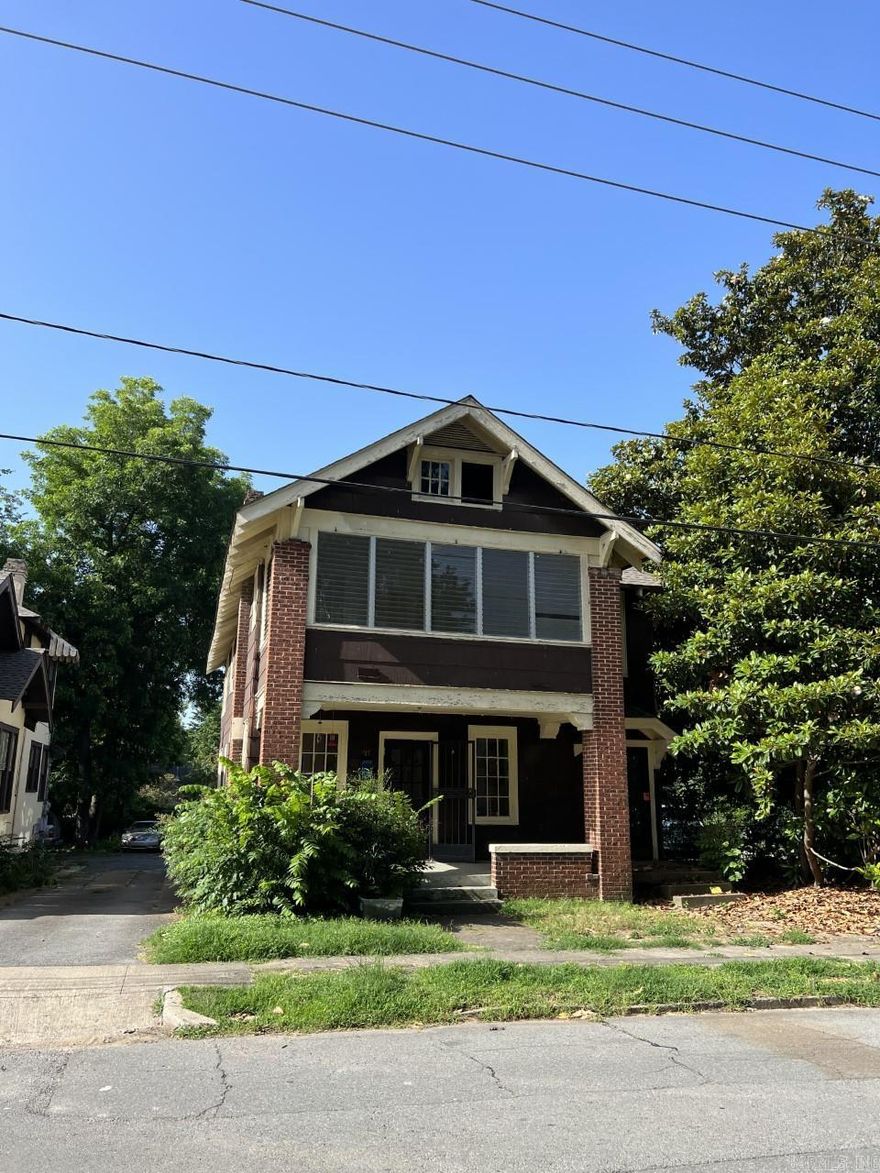 Large Duplex with upstairs sun room.