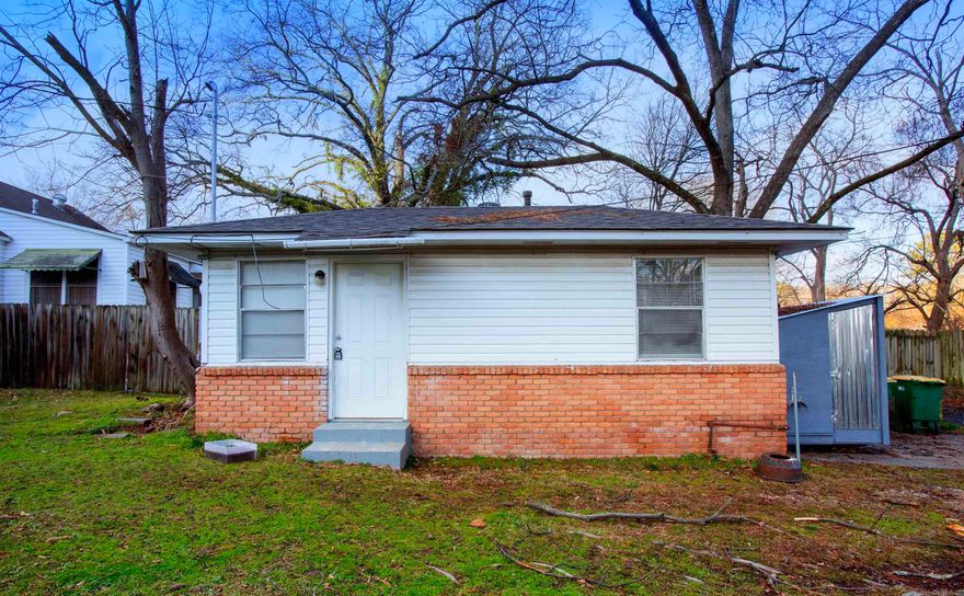 MOVE IN SPECIAL! HALF OFF FIRST MONTH’S RENT! Backyard studio apartment in North Little Rock that is currently being remodeled. The lease for this property is for 18 months with a 3% increase after the first year. Income has to be 3x the amount of rent unless you have a housing voucher.