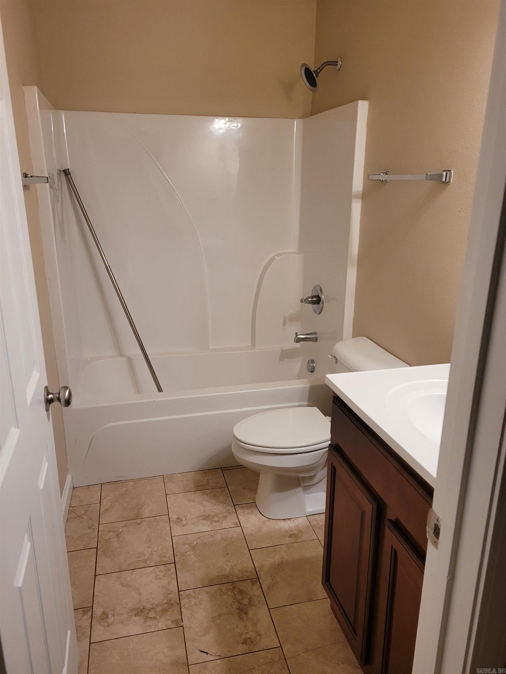Roots & Coy - Residential Lease