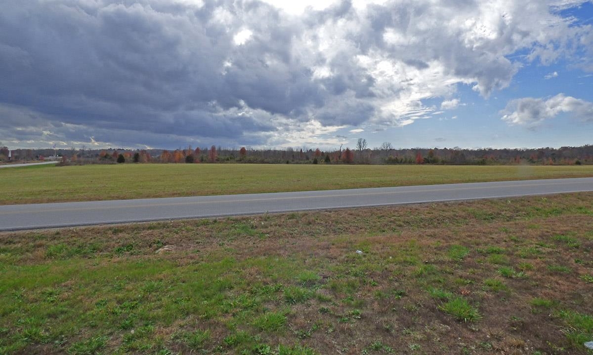 Prime Commercial Land in Excellent Location - 12 m/l Acre tract in Ash Flat, Arkansas. Located across from Ozarka college and near the Ash Flat ballpark. Less than 1/2 a mile from Walmart and easily accessible from U.S. Highway 62/412. Lots of potential for multiple commercial opportunities. Front part of the tract is already cleared and ready for development. Call for complete details.