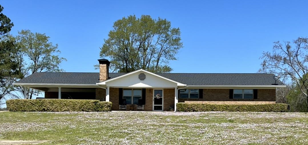 Look at this well kept home on corner lot! 3bed 2 bath, 1929 sq.ft. large utility/mud room with with walk-in shower, New roof, vinyl trim, chimney cap, metal siding shop, asphalt drive.Set on the patio drink your coffee and read that morning news. Just a wonderful place to live right in town.Come on out make your appointment today!