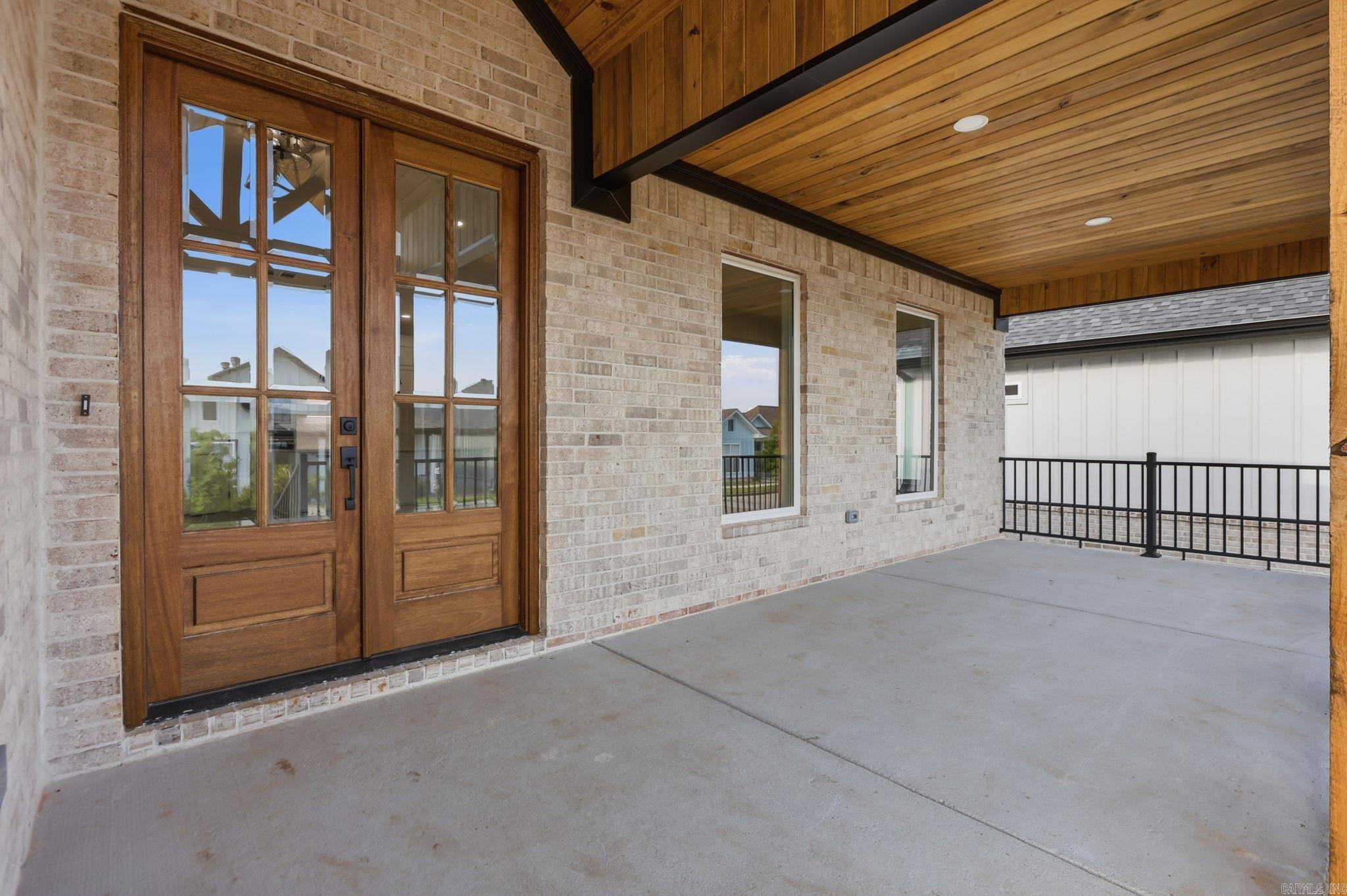 MIDTOWN BRYANT - Residential