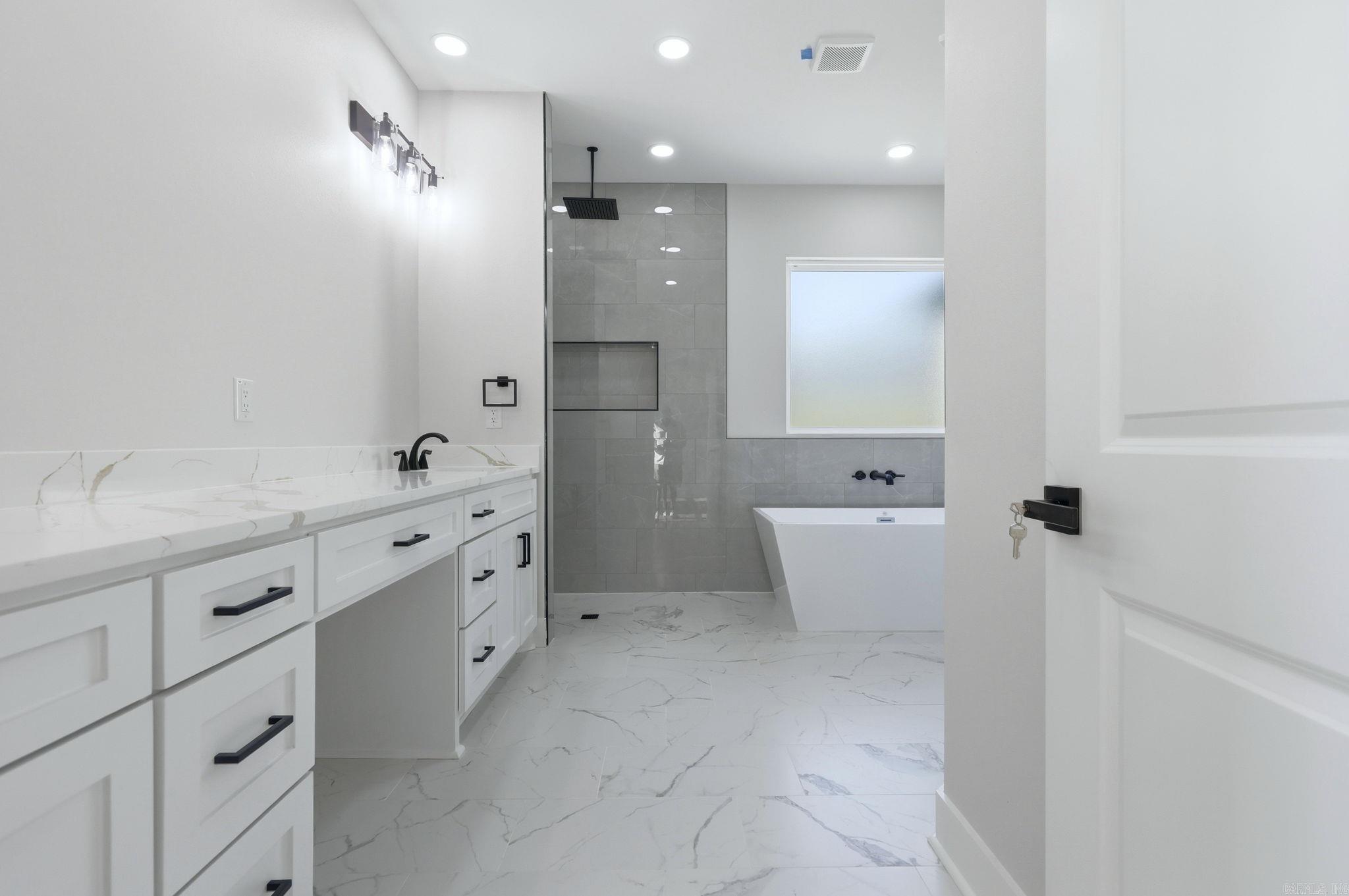 MIDTOWN BRYANT - Residential