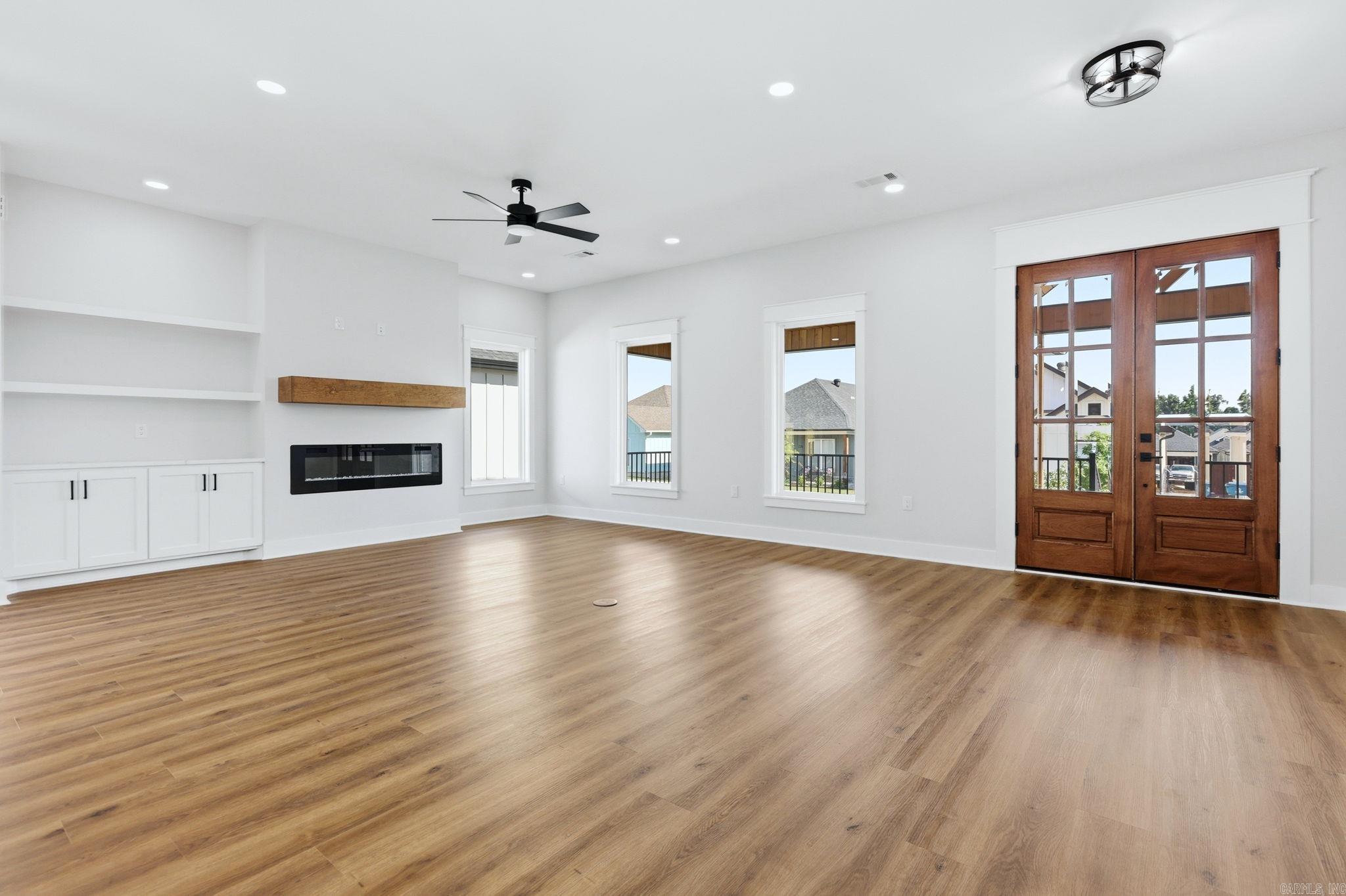 MIDTOWN BRYANT - Residential