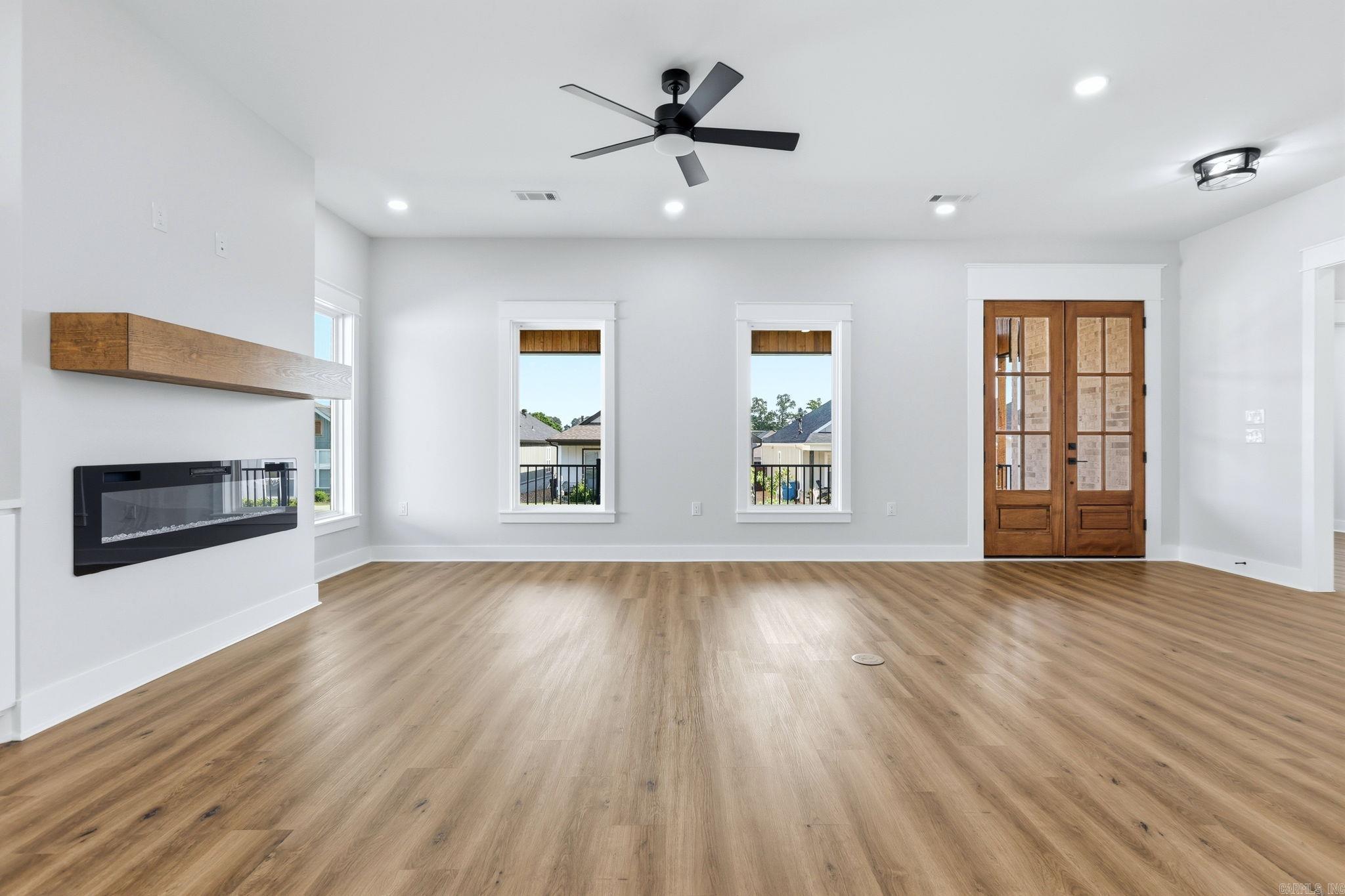 MIDTOWN BRYANT - Residential