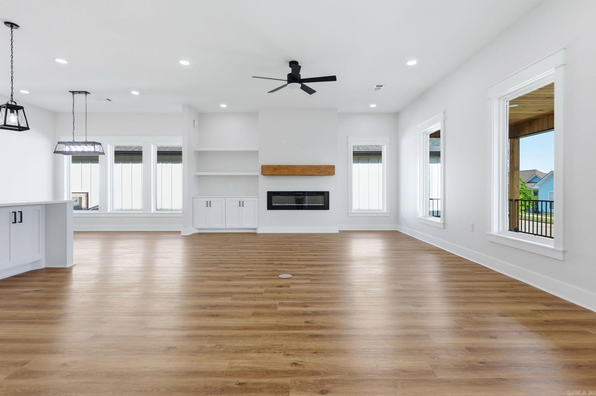 MIDTOWN BRYANT - Residential