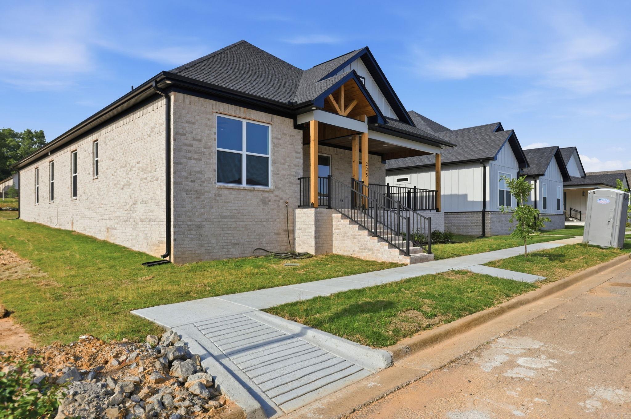 MIDTOWN BRYANT - Residential