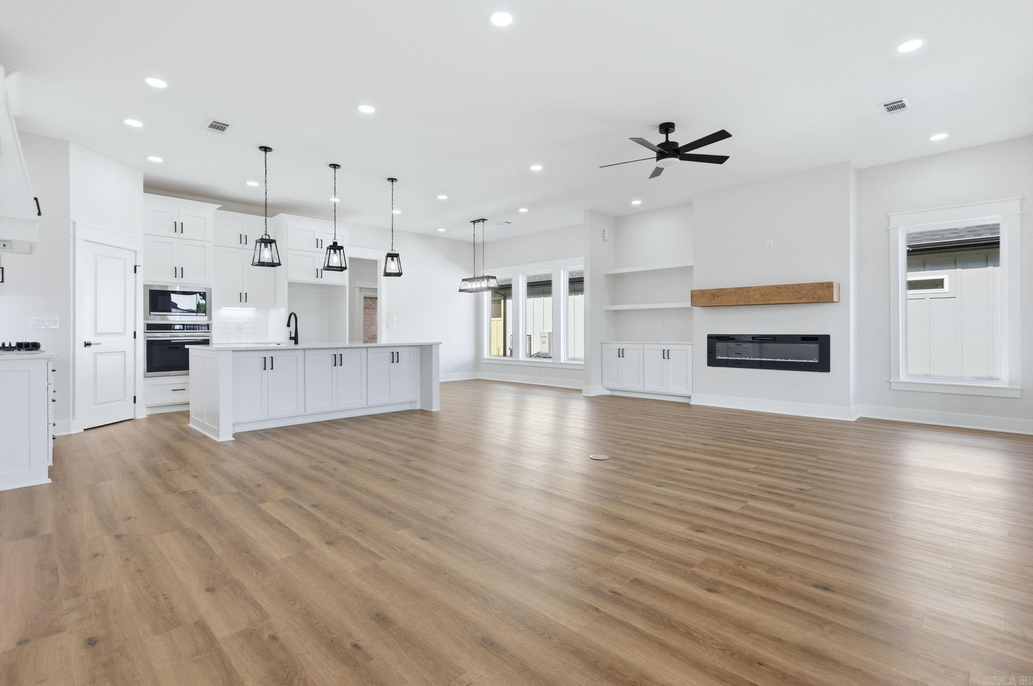 MIDTOWN BRYANT - Residential
