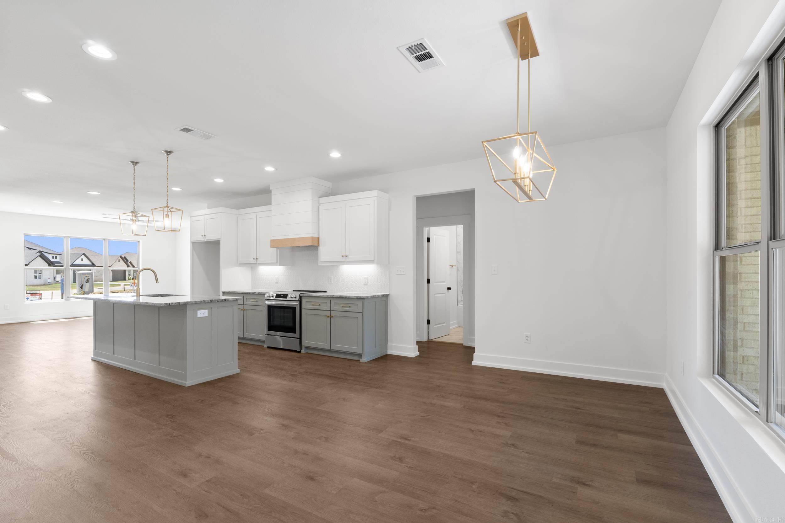 EAST MEADOW - Residential