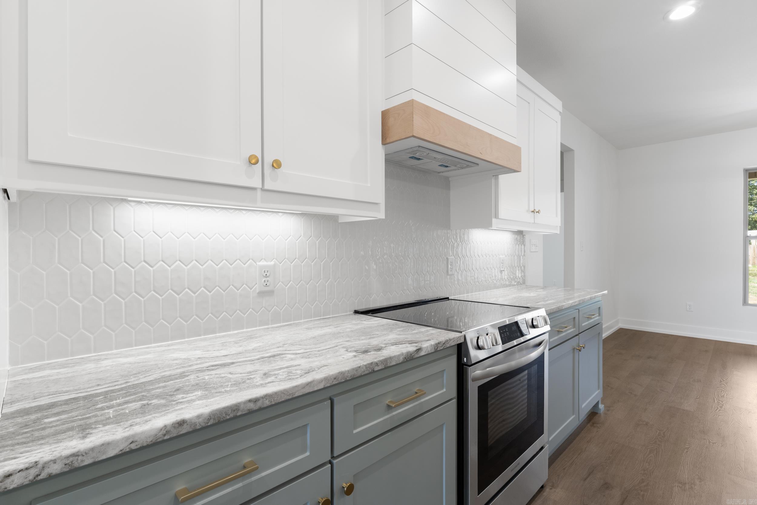 EAST MEADOW - Residential