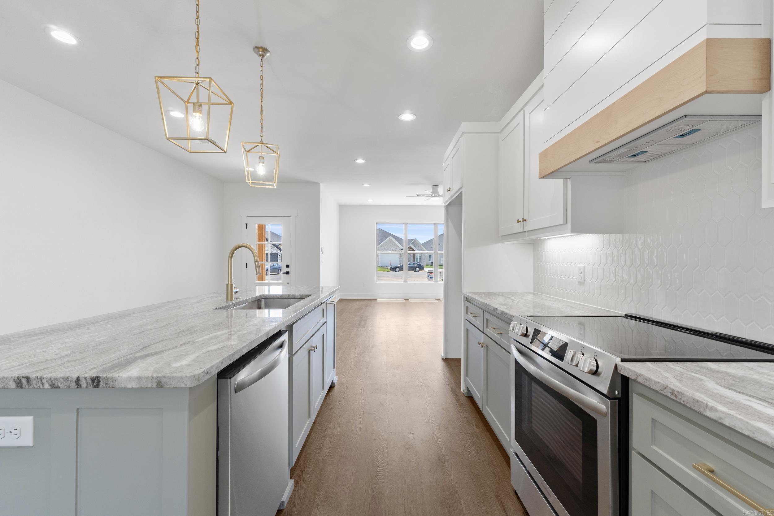 EAST MEADOW - Residential